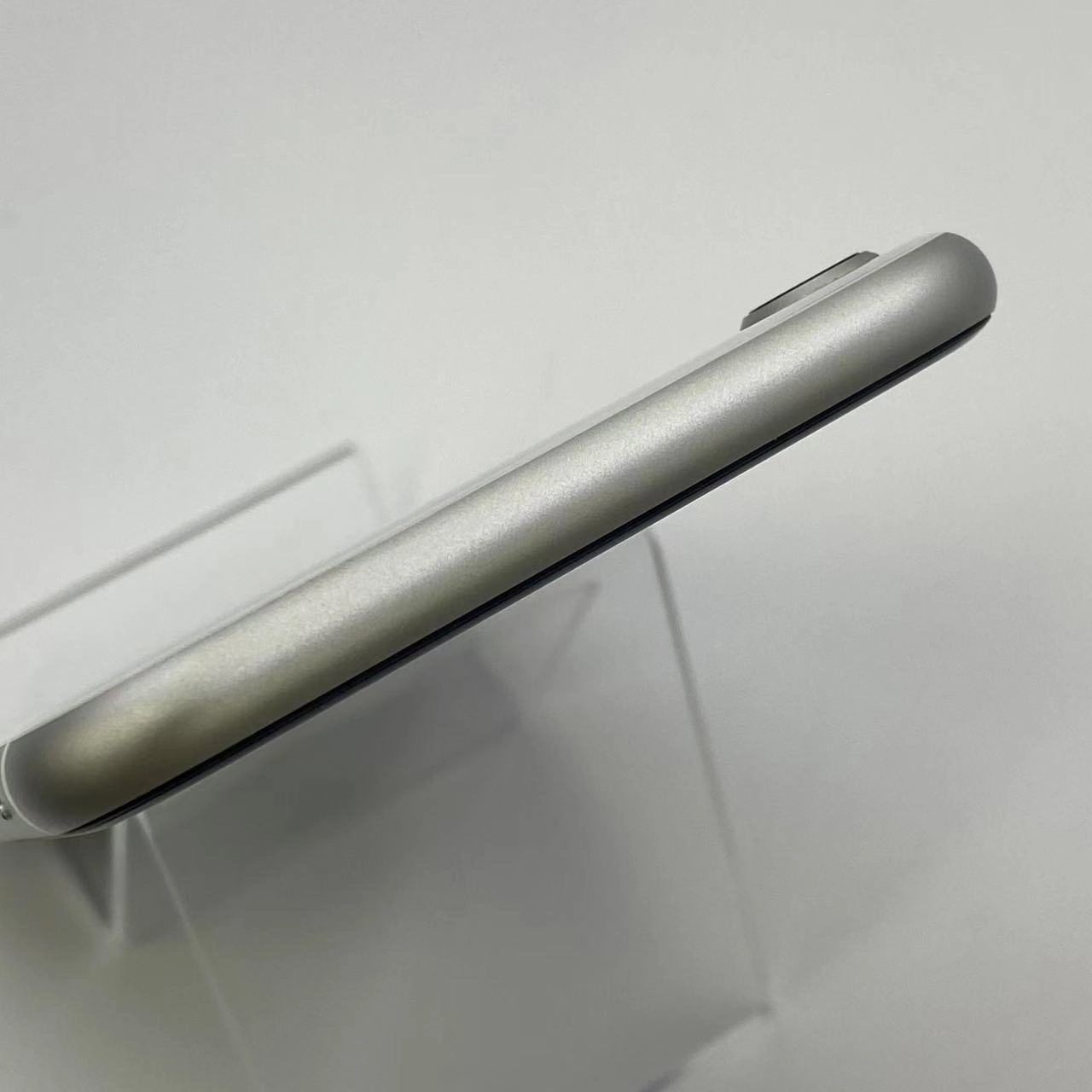 iPhoneSE 第2世代 256GB バッテリー100％ docomo版SIMフリー ホワイト