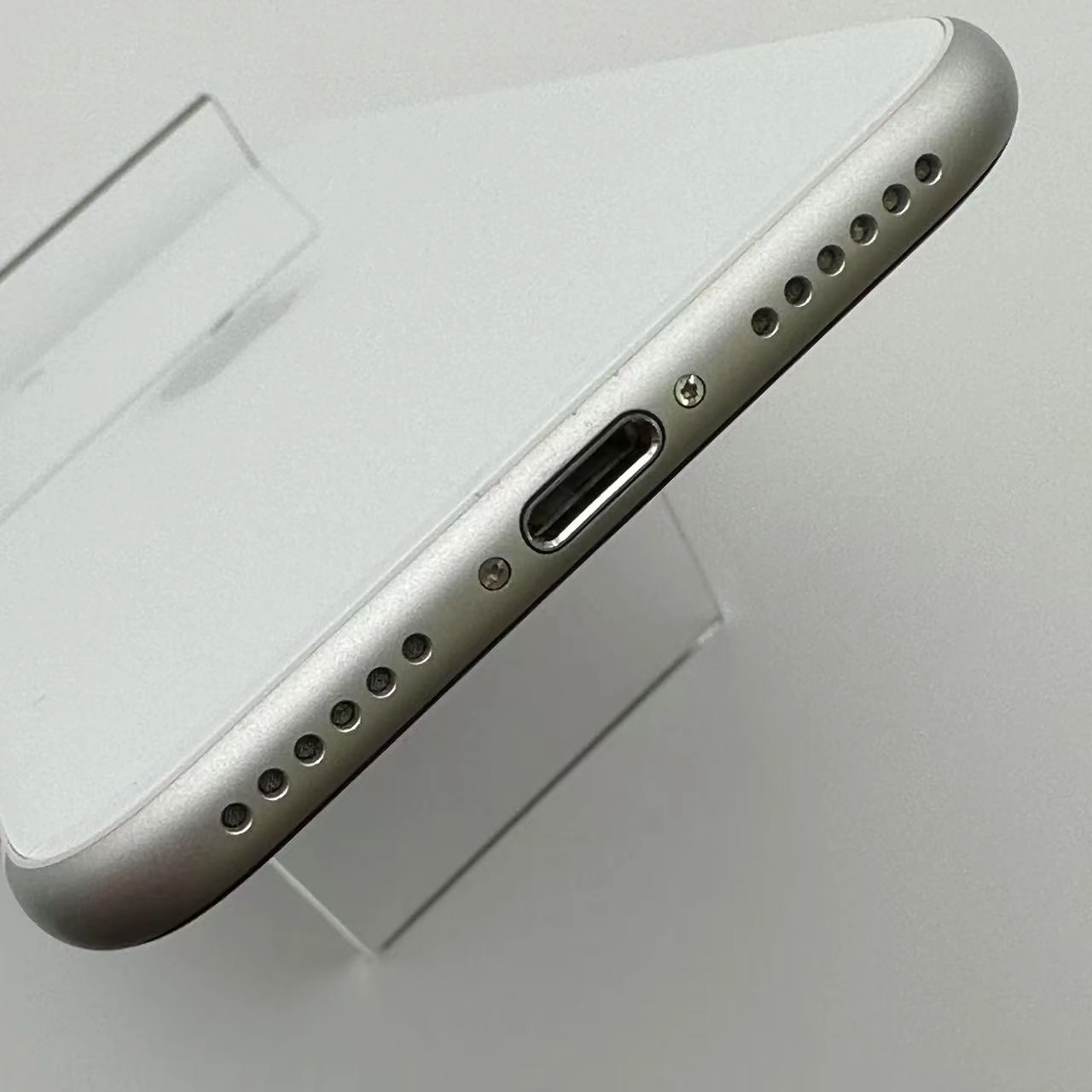 iPhoneSE 第2世代 256GB MXVU2J/A au版SIMフリー ホワイト