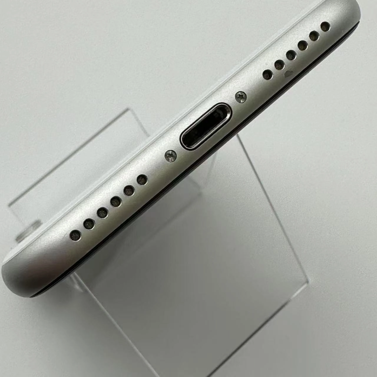 iPhoneSE 第2世代 256GB MXVU2J/A Apple版SIMフリー ホワイト