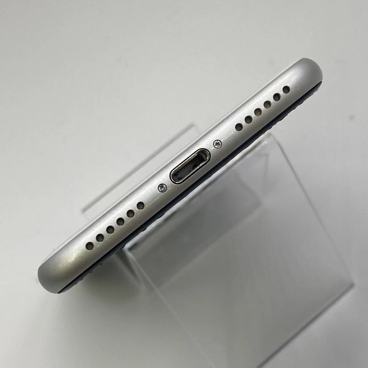 iPhoneSE 第2世代 256GB MXVU2J/A Apple版SIMフリー 訳あり品 ホワイト