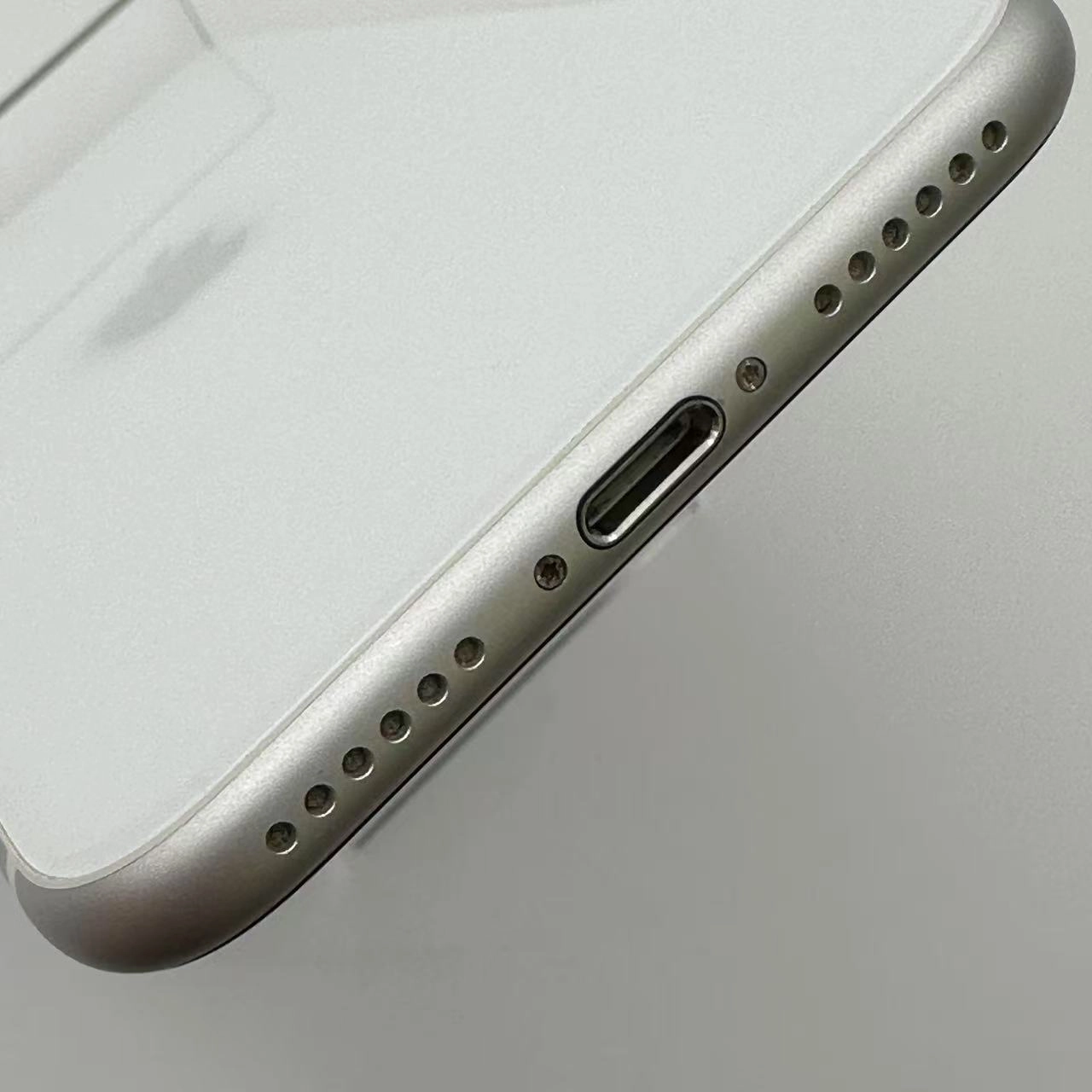 iPhoneSE 第2世代 256GB MXVU2J/A Apple版SIMフリー 極美品 ホワイト