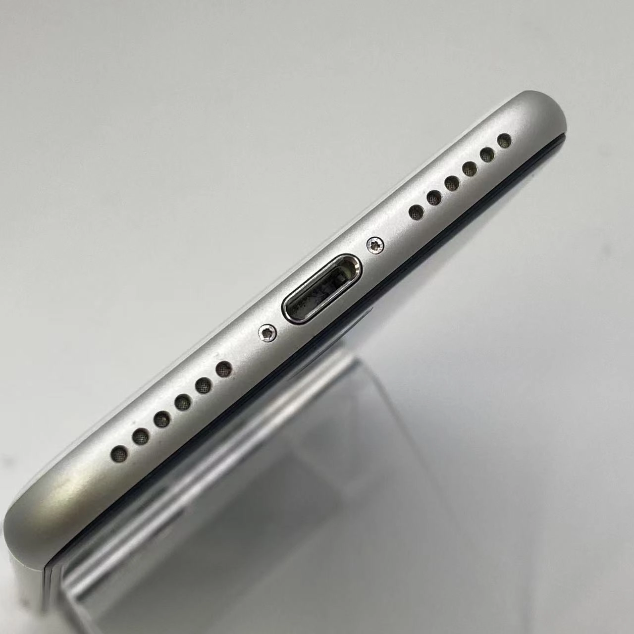 iPhoneSE 第2世代 256GB MXVU2J/A AU版SIMフリー 美品 ホワイト au