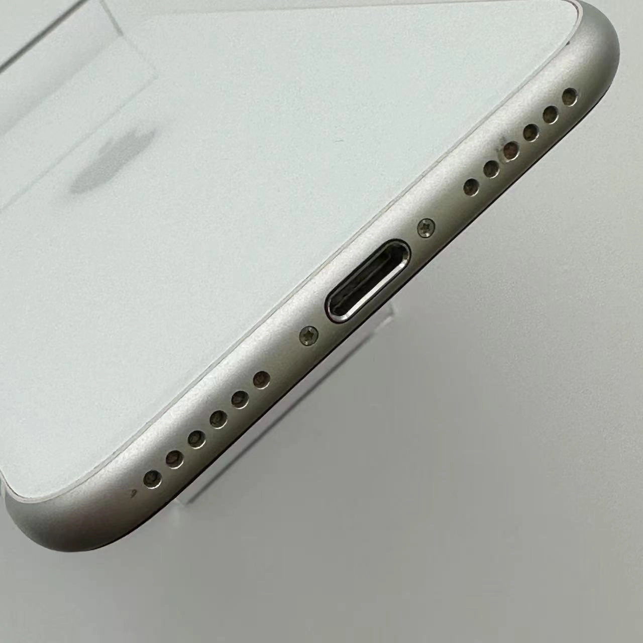 iPhoneSE 第2世代 256GB MXVU2J/A au版SIMフリー ホワイト