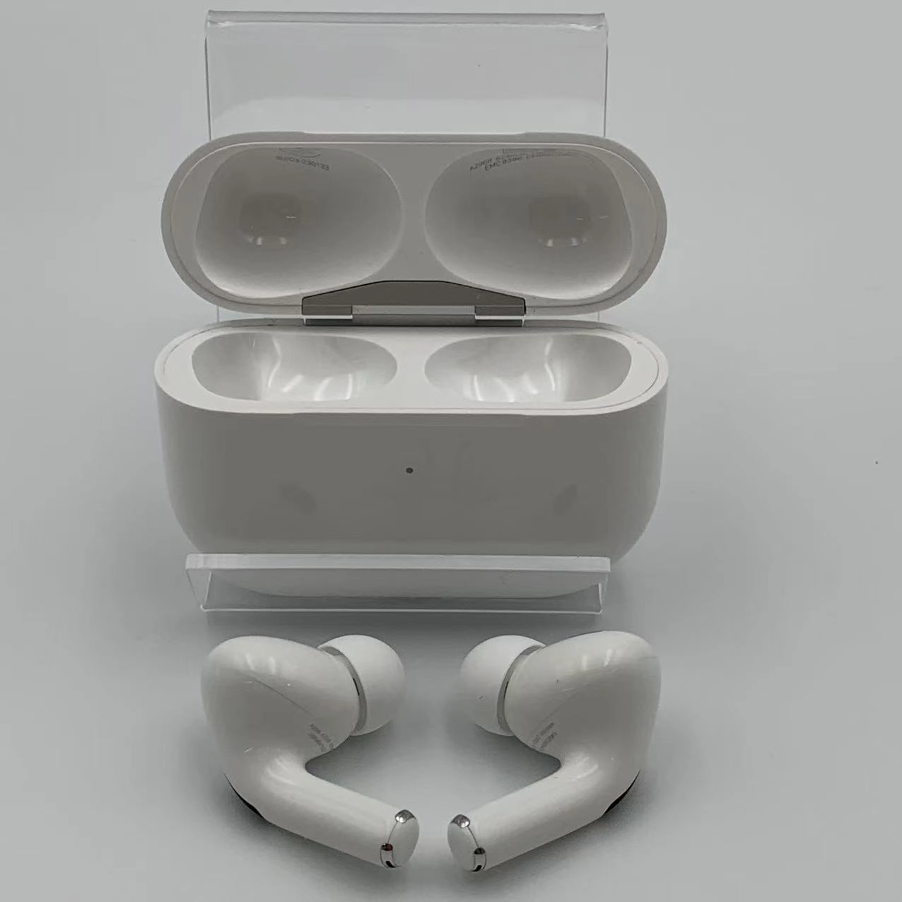 AirPods Pro 第2世代 MagSafe充電ケース(USB-C)付き ホワイト MTJV3J/A