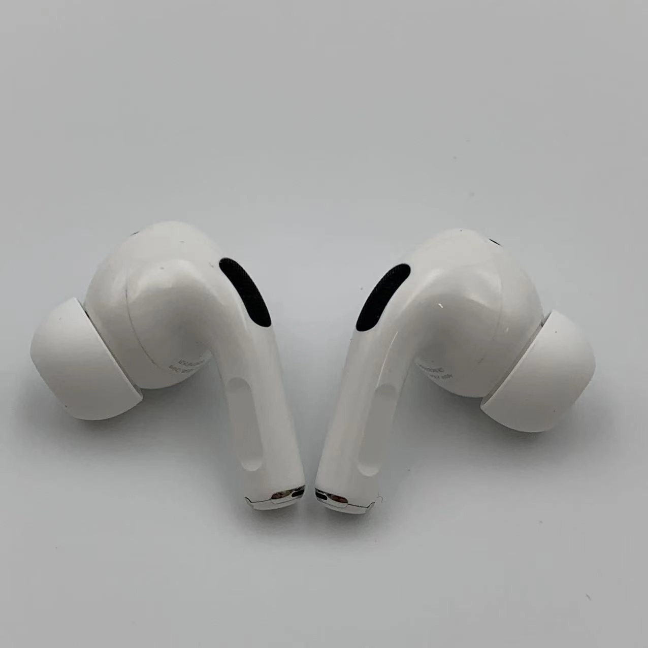 AirPods Pro 第2世代 MagSafe充電ケース(USB-C)付き ホワイト MTJV3J/A
