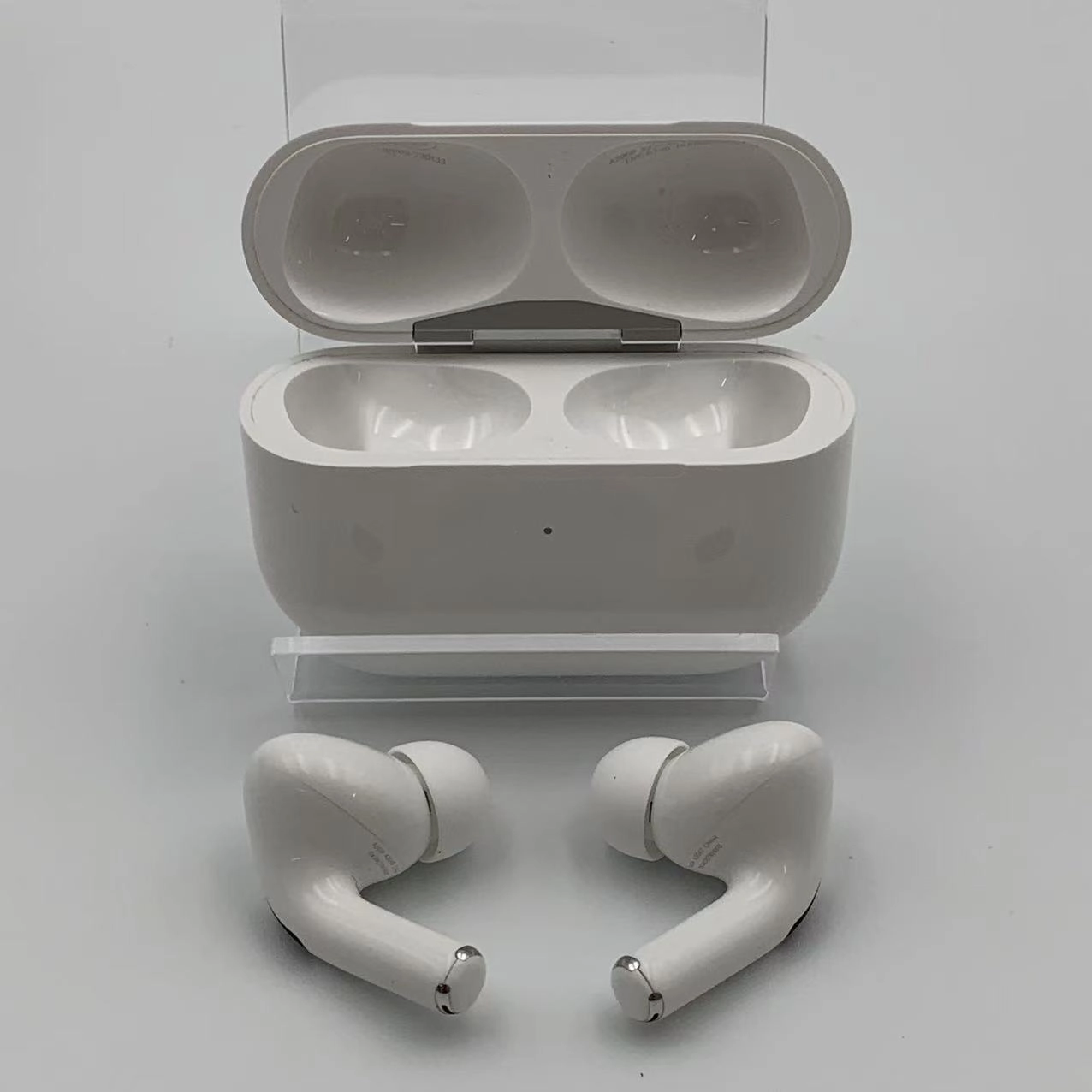 AirPods Pro 第2世代 MagSafe充電ケース(USB-C)付き ホワイト MTJV3J/A