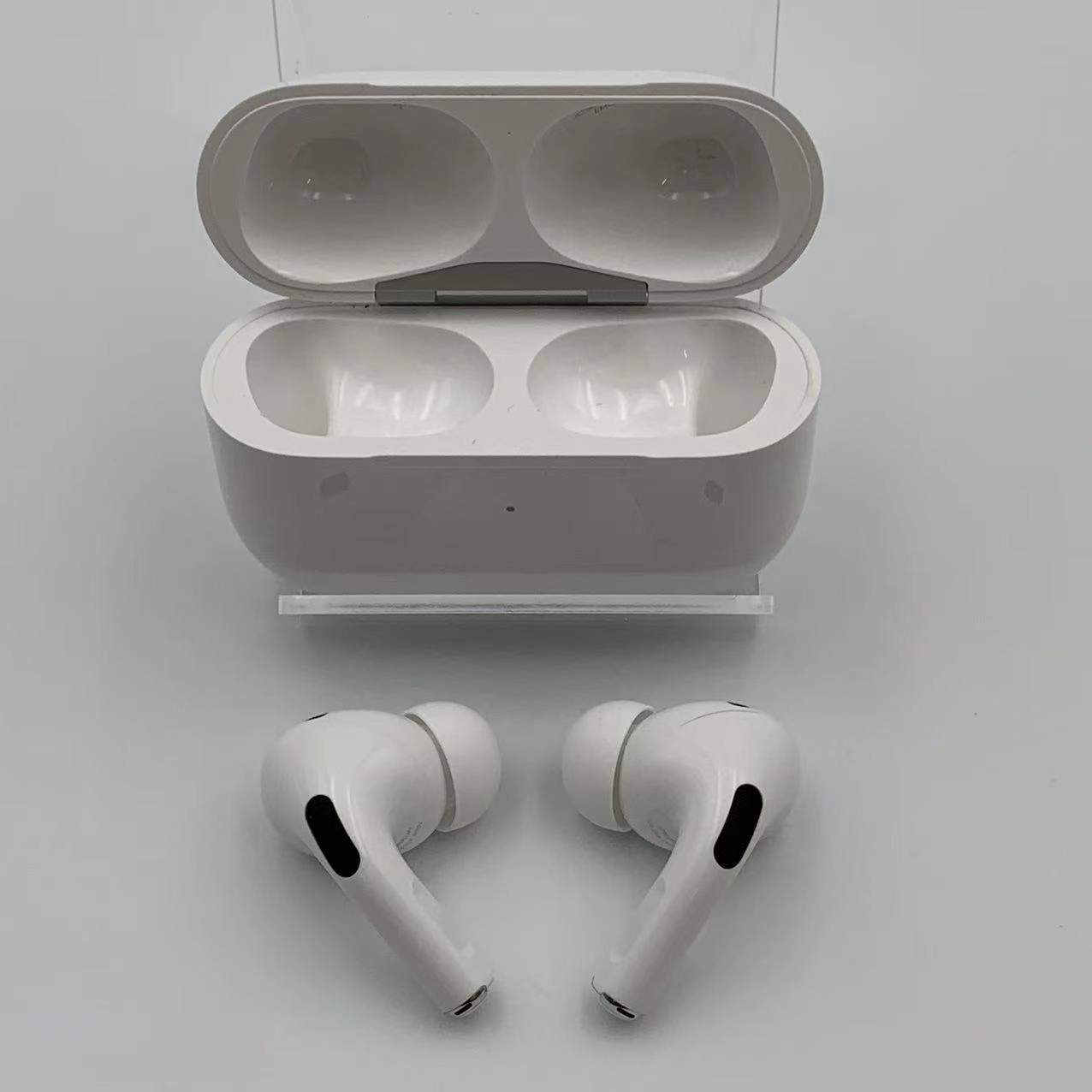 AirPods Pro 第2世代 MagSafe充電ケース(USB-C)付き ホワイト MTJV3J/A