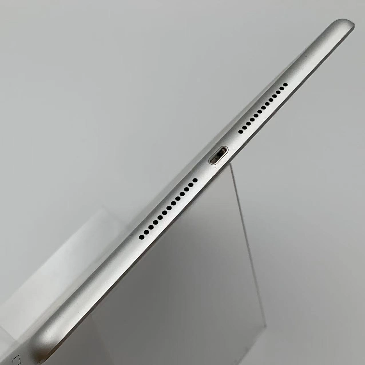 iPad 第8世代 Wi-Fi+Cellularモデル 32GB  NYMJ2J/A  au版SIMフリー