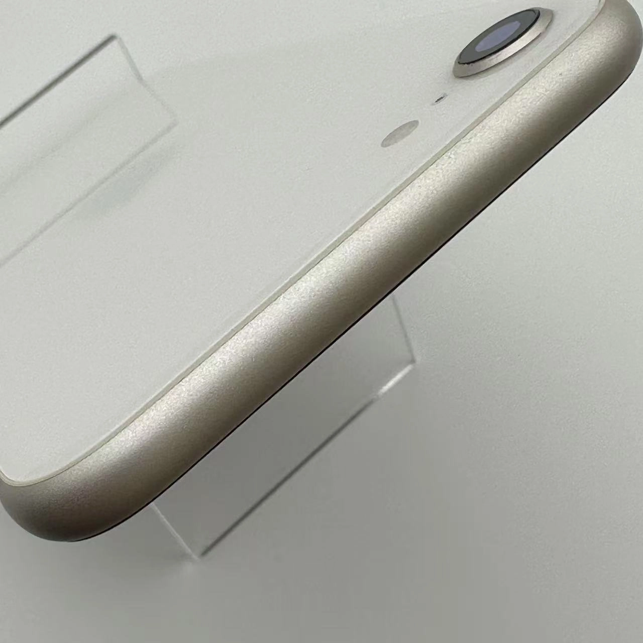 iPhoneSE 第3世代 64GB MMYD3J/A docomo版SIMフリー 極美品