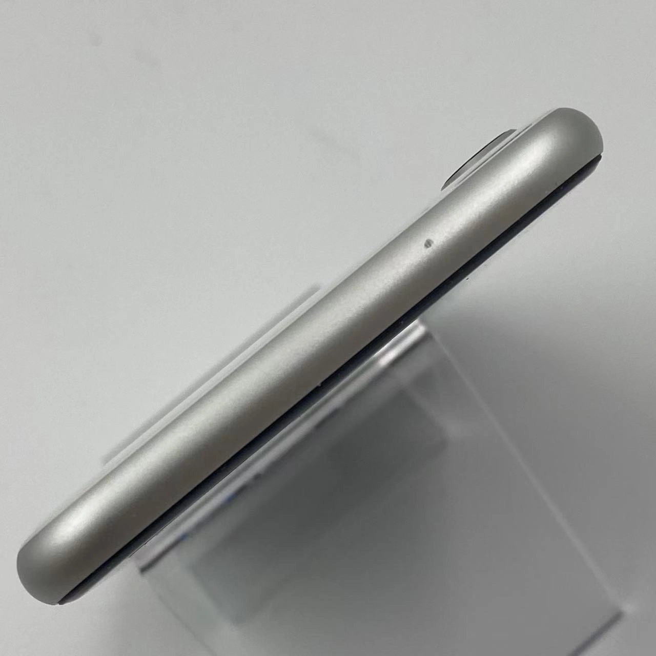 iPhoneSE 第2世代 64GB NX9T2J/A AU版SIMフリー 美品 ホワイト au