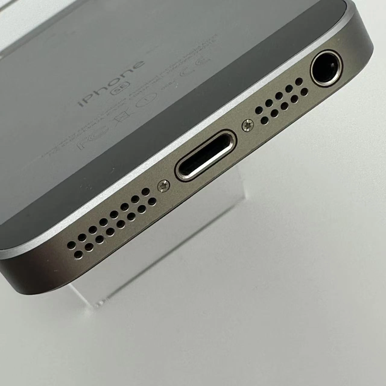 iPhoneSE 32GB MP822J/A SoftBank版SIMフリー