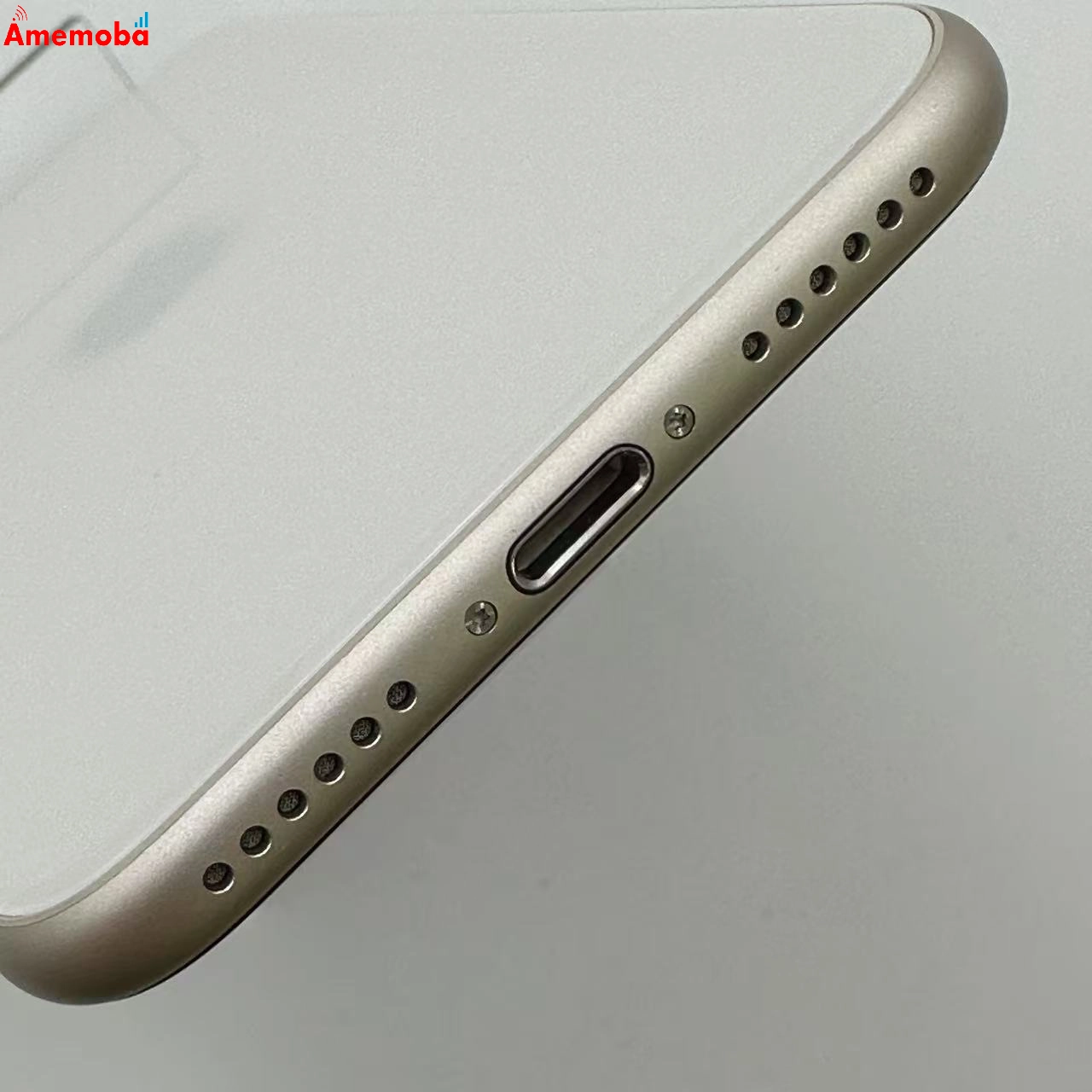 iPhoneSE 第3世代 64GB MMYD3J/A docomo版SIMフリー 美品