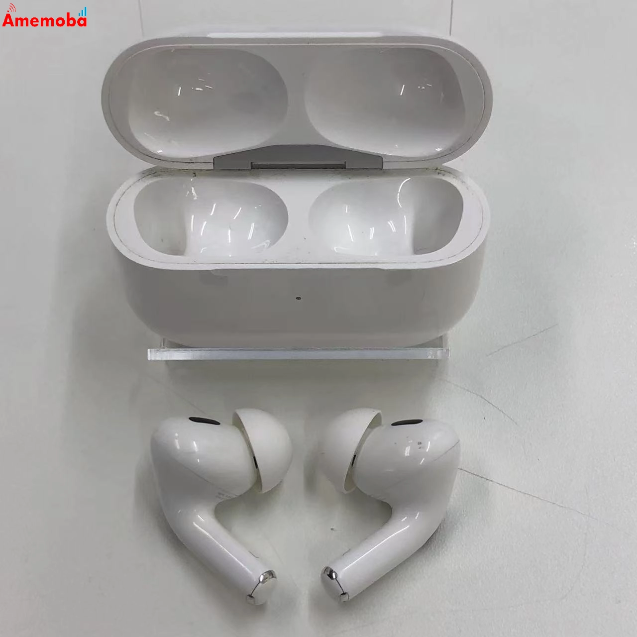 Airpods Pro 第2世代 MagSafe 充電ケース (Lightning) 付き ホワイト MQD83J/A