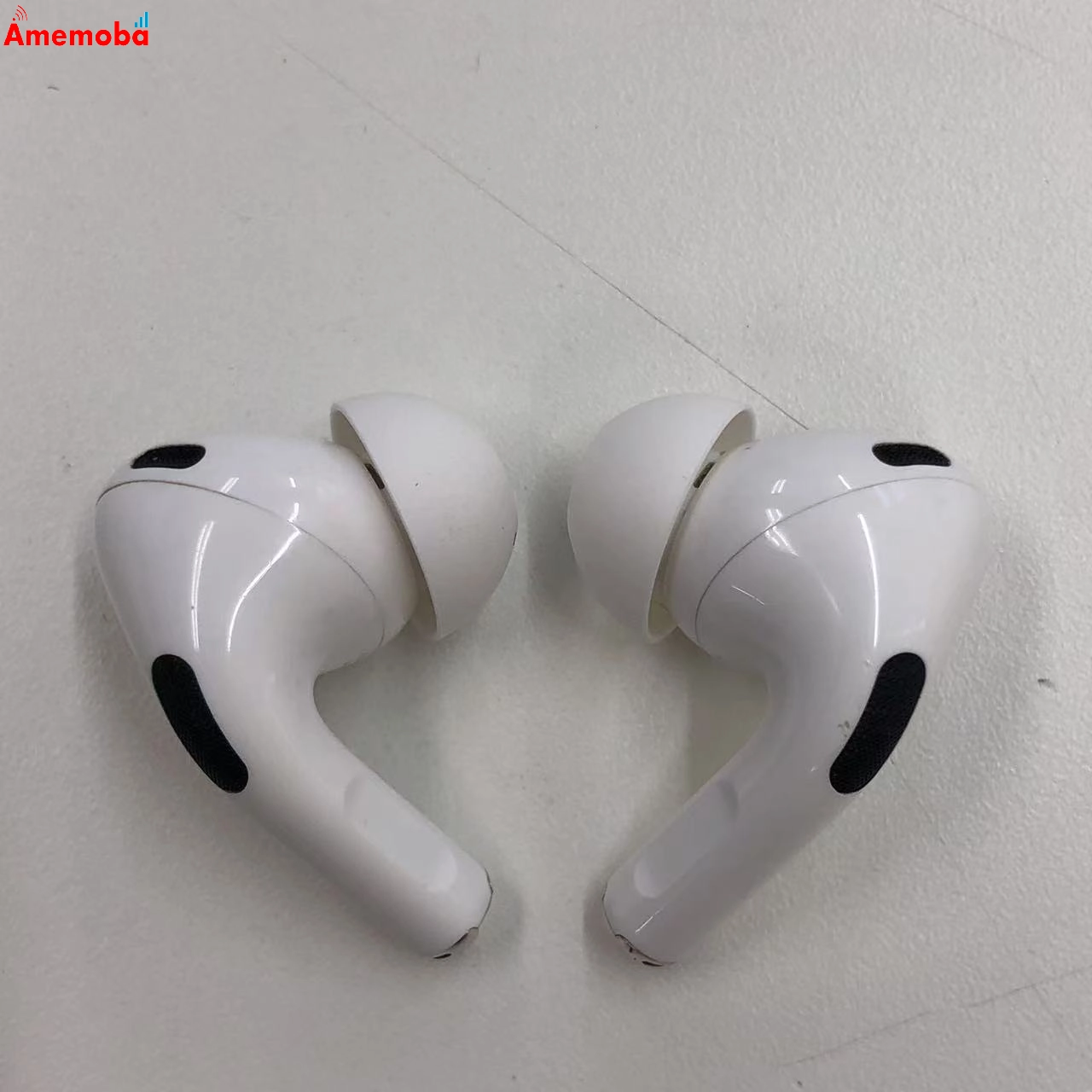 Airpods Pro 第2世代 MagSafe 充電ケース (Lightning) 付き ホワイト MQD83J/A
