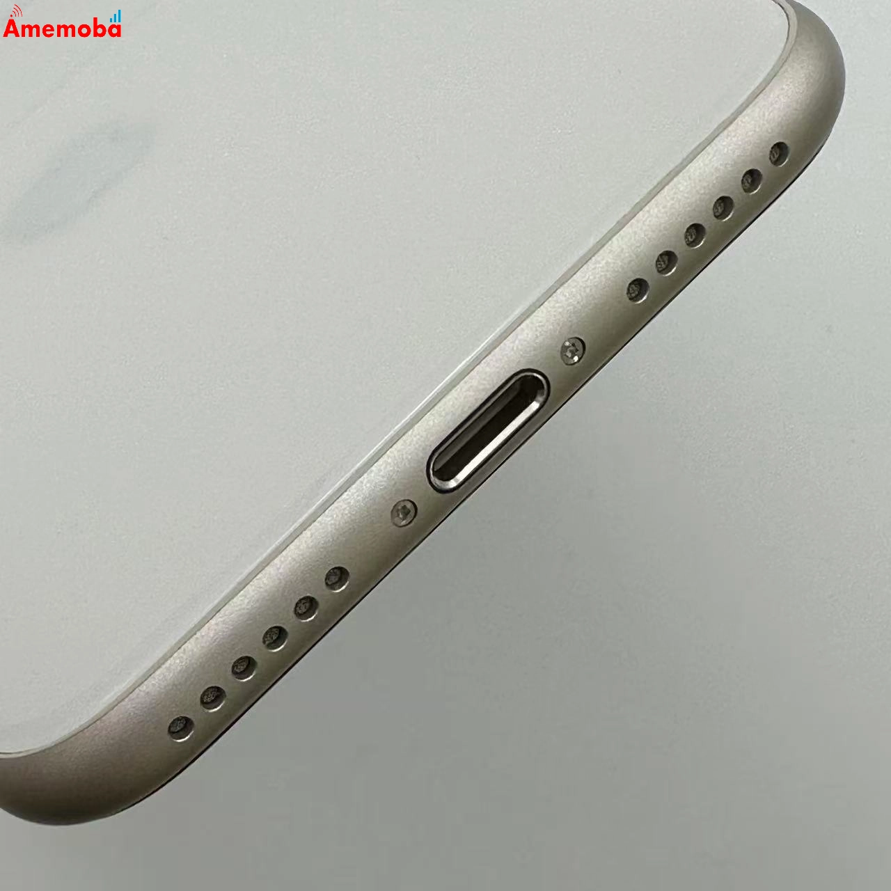 iPhoneSE 第3世代 128GB スターライト MMYG3J/A AU版SIMフリー 美品