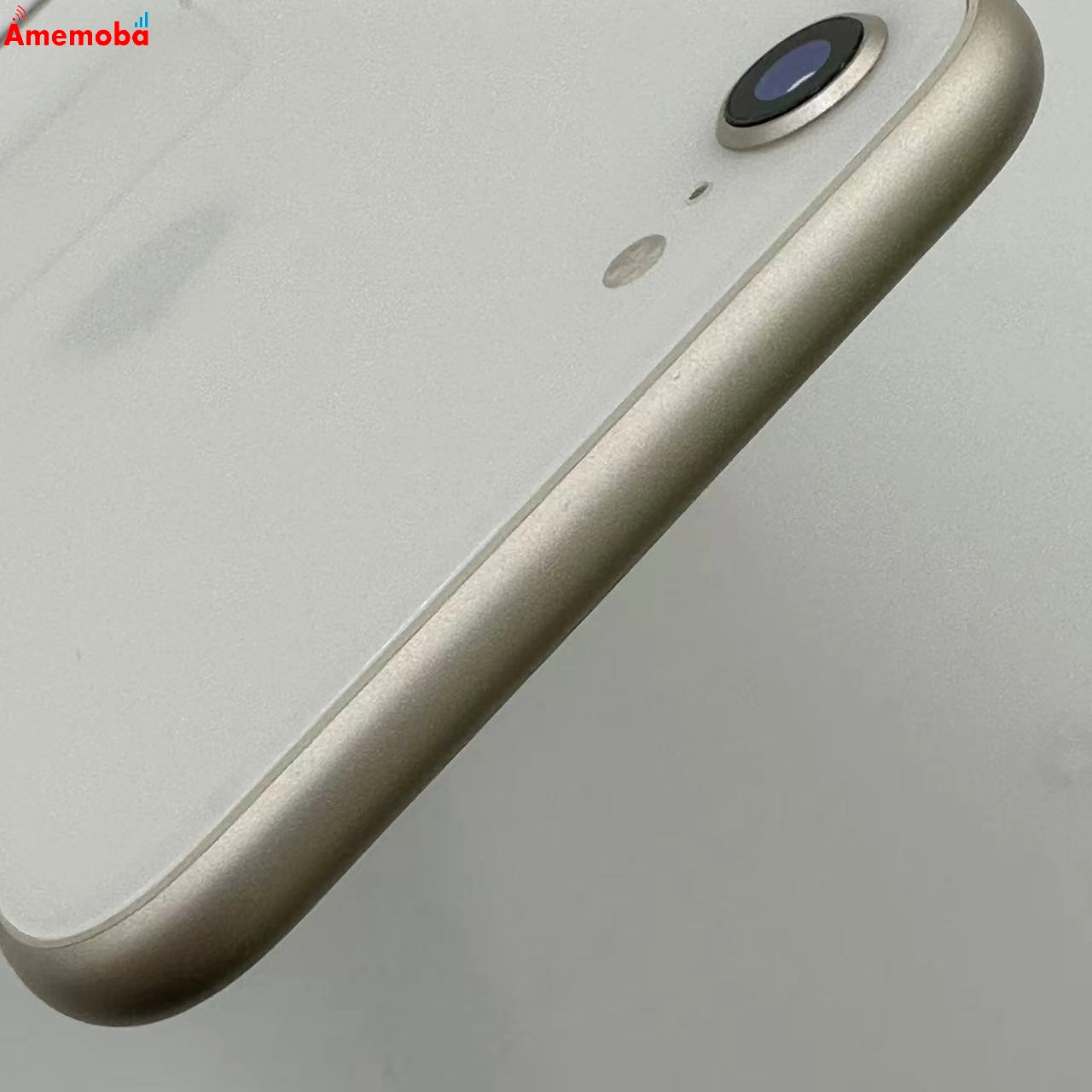 iPhoneSE 第3世代 128GB スターライト MMYG3J/A docomo版SIMフリー