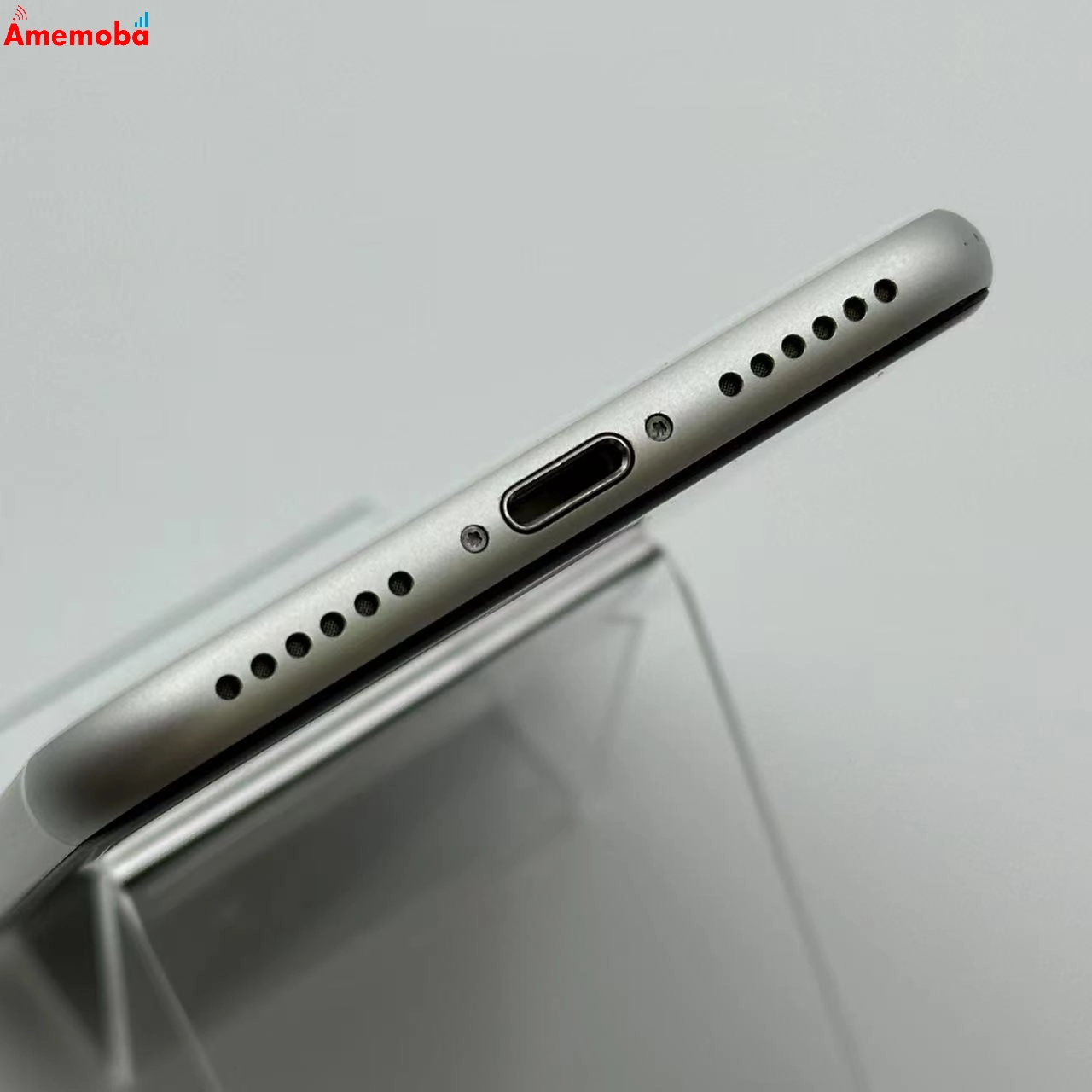 iPhoneSE 第2世代 64GB ホワイト MHGQ3J/A docomo版SIMフリー