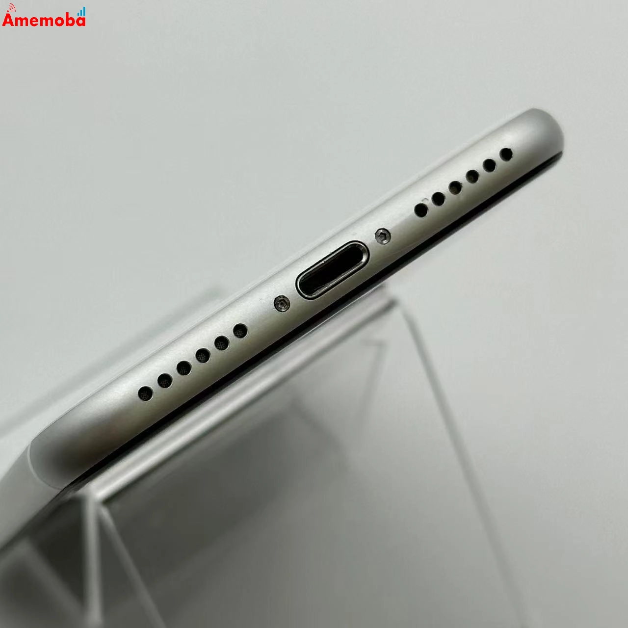 iPhoneSE 第2世代 64GB ホワイト MHGQ3J/A docomo版SIMフリー 美品