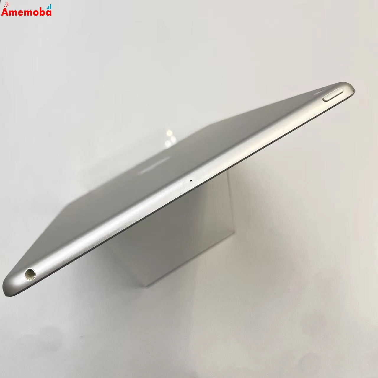 iPad 第8世代 Wi-Fiモデル 32GB シルバー MYLA2J/A  美品