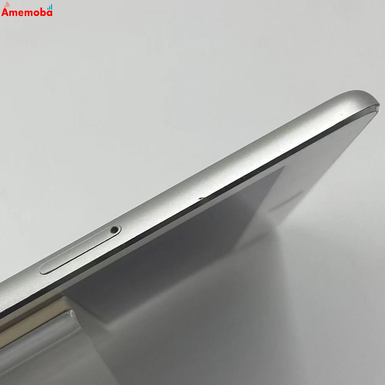 iPad Air 第2世代 32GB シルバー MNVQ2J/A docomo版 美品