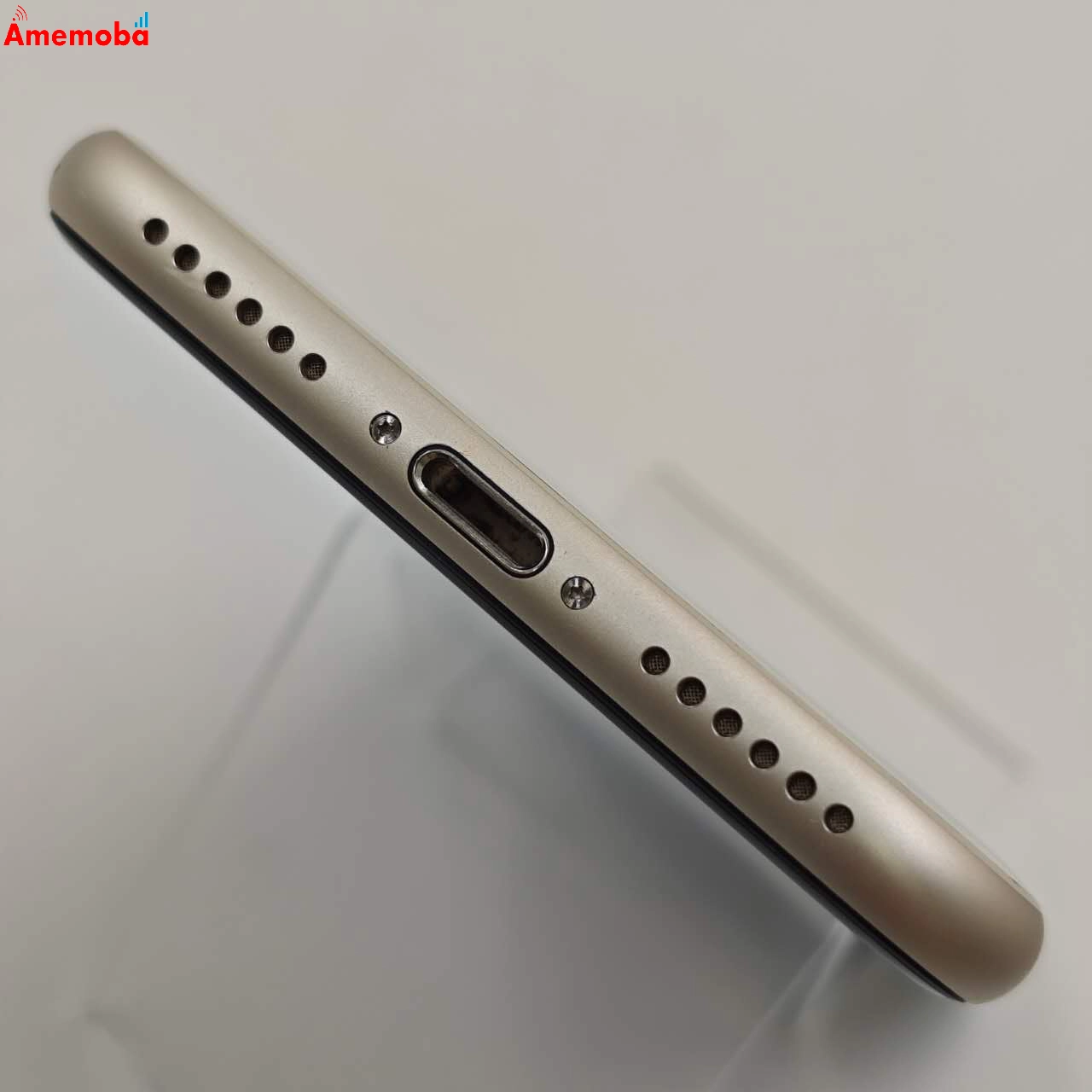 iPhoneSE 第3世代 64GB スターライト MMYD3J/A docomo版SIMフリー