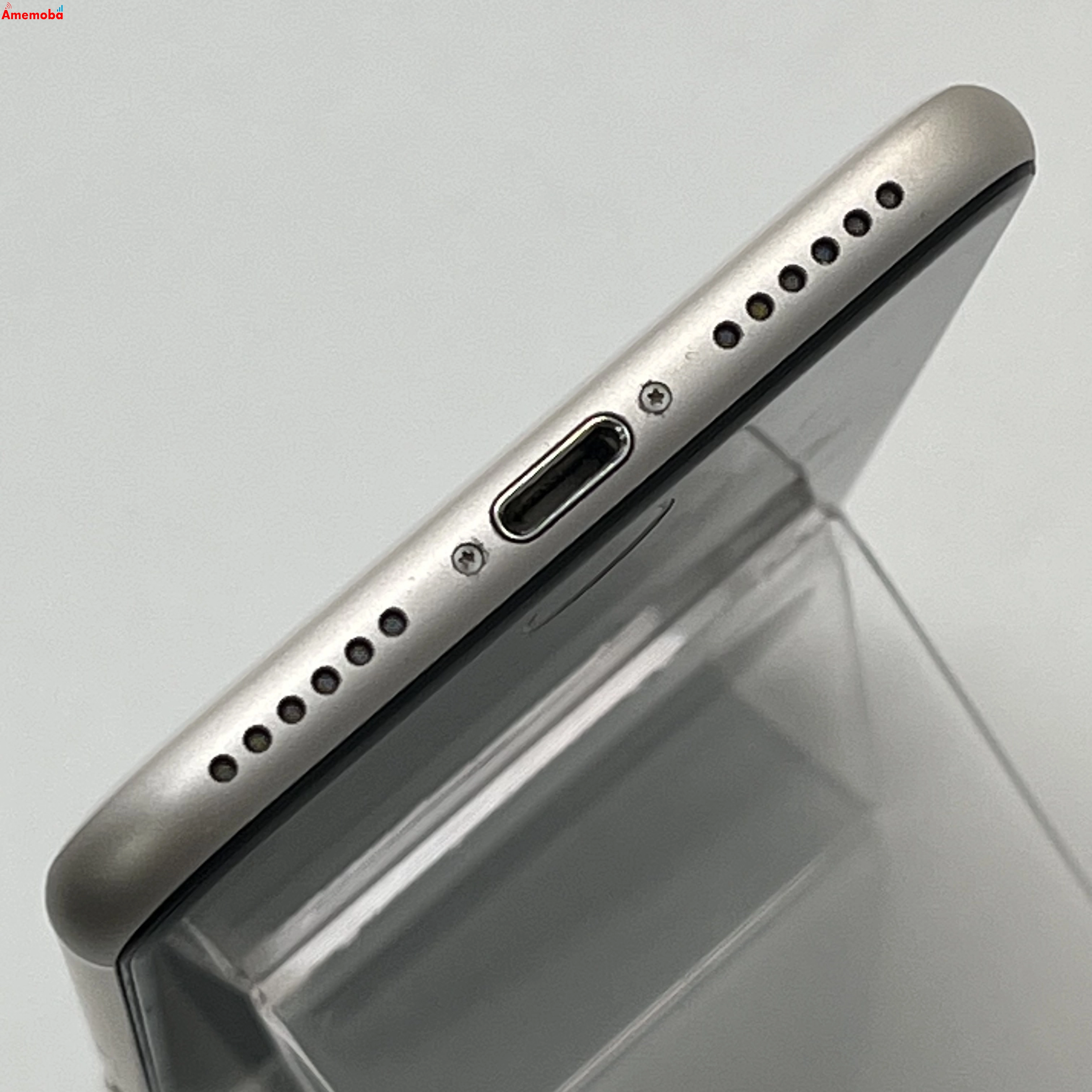 iPhoneSE 第3世代 128GB スターライト MMYG3J/A SIMフリー 美品