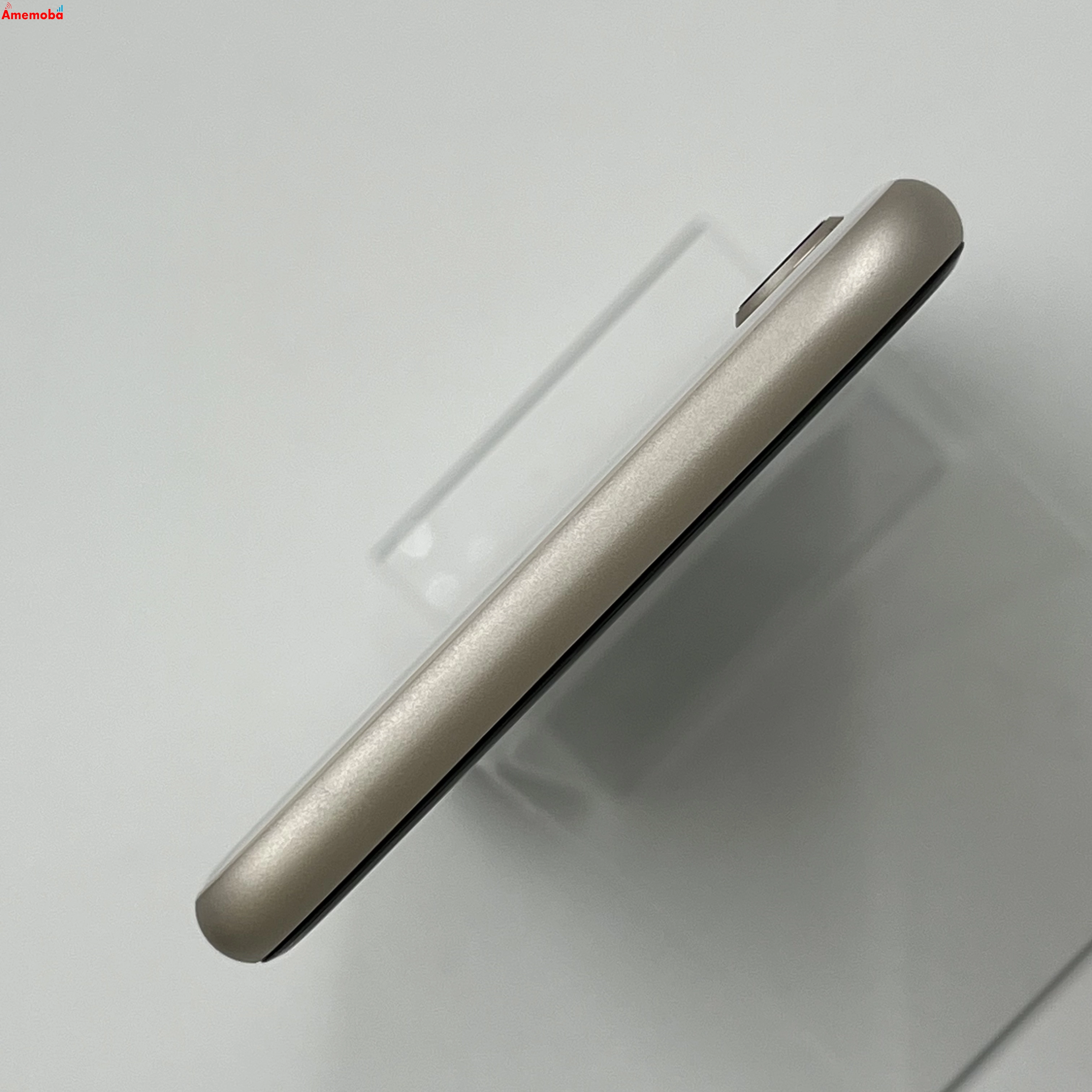 iPhoneSE 第3世代 64GB スターライト MMYD3J/A SIMフリー 極美品