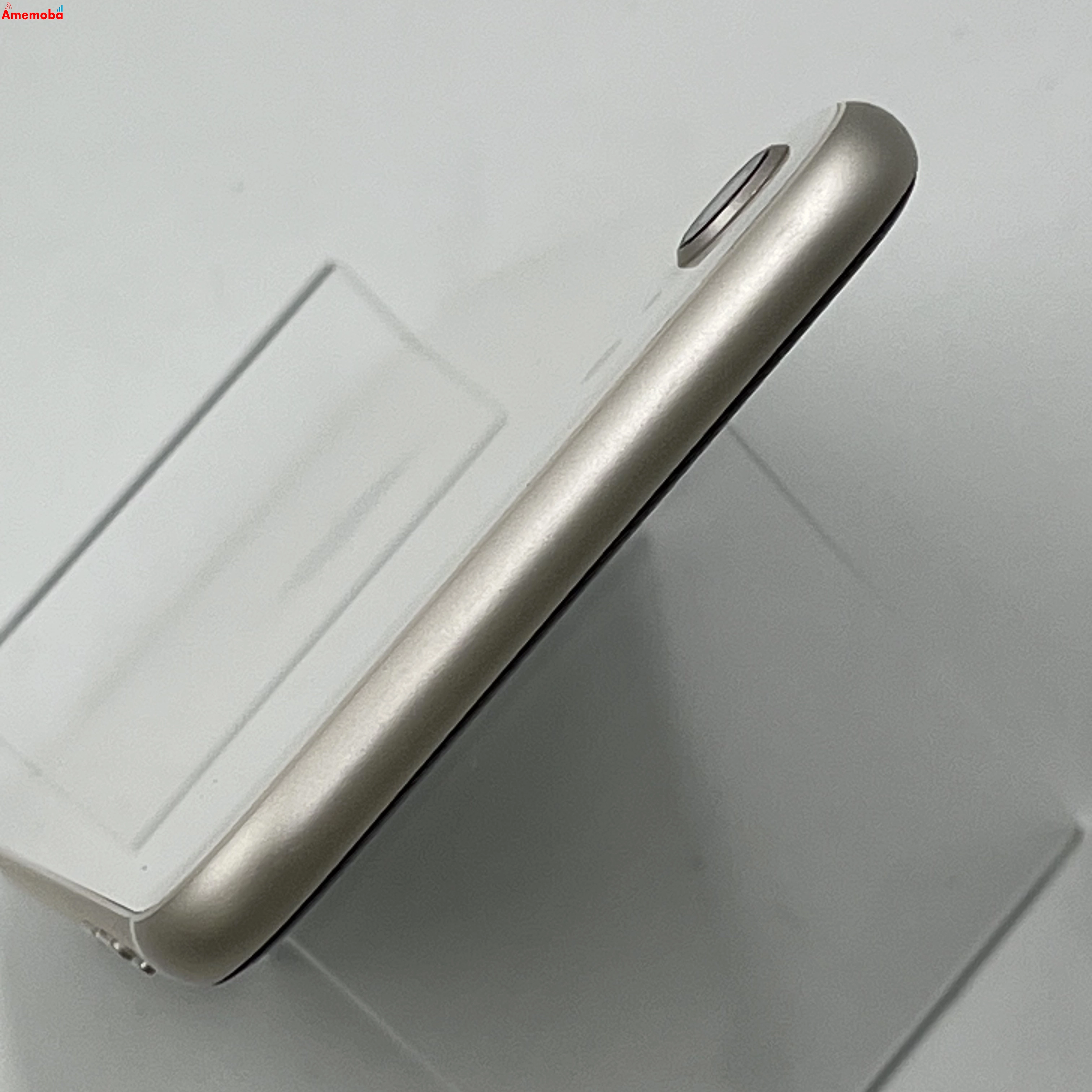 iPhoneSE 第3世代 128GB スターライト MMYG3J/A docomo版SIMフリー 美品