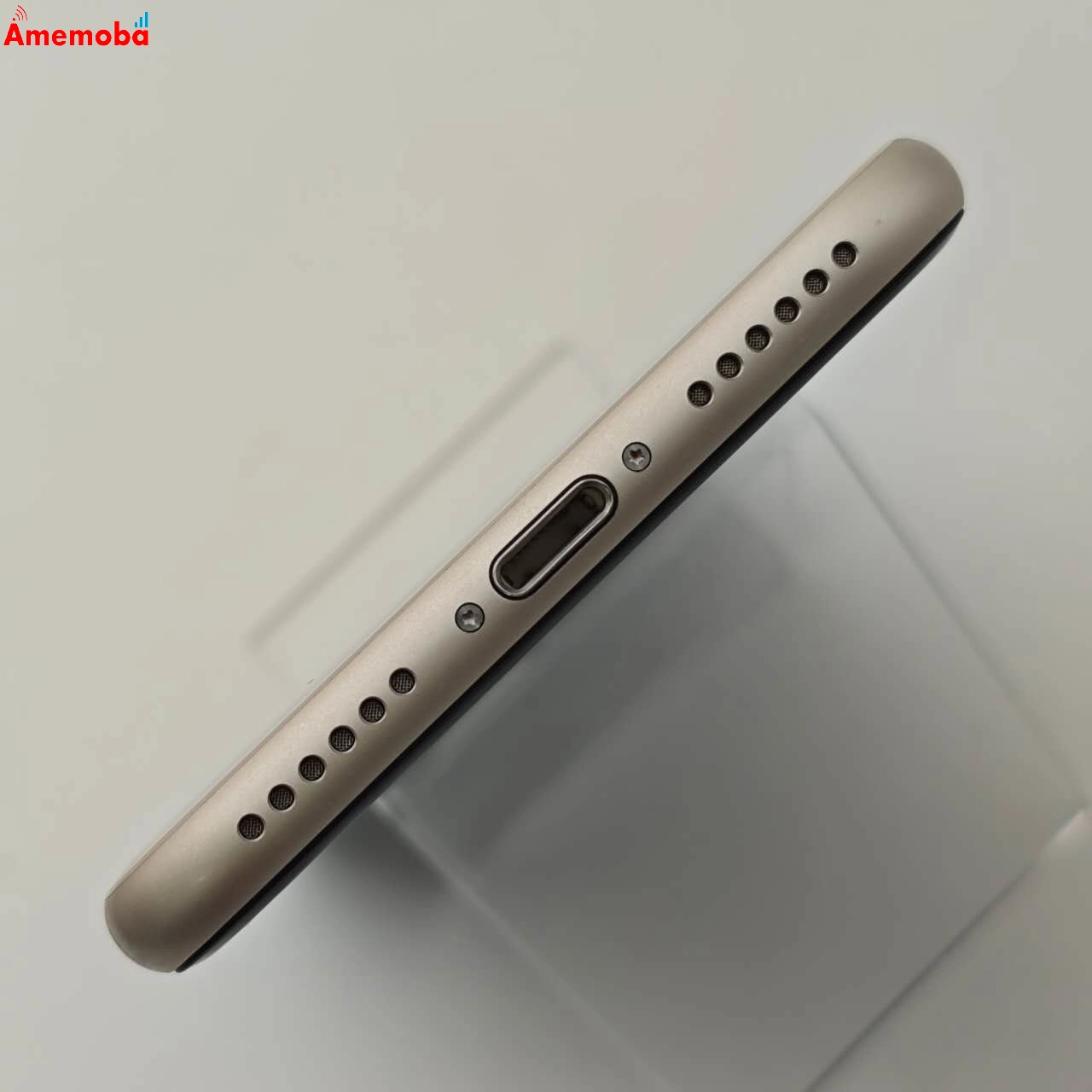 iPhoneSE 第3世代 64GB スターライト MMYD3J/A docomo版SIMフリー 極美品