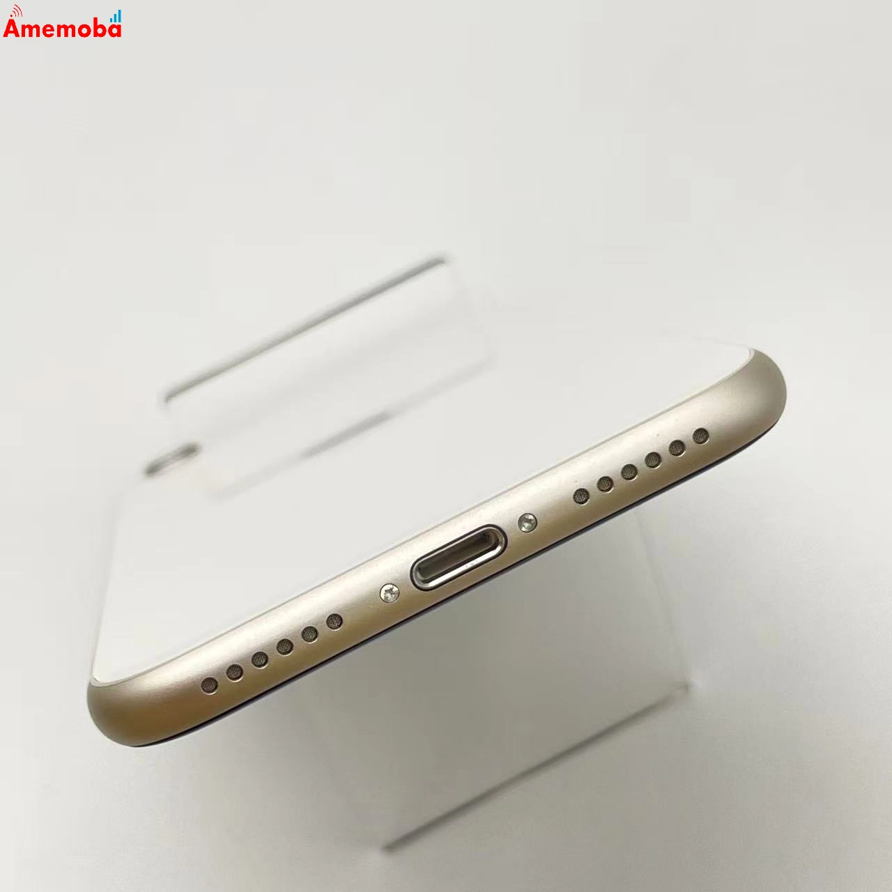 iPhoneSE 第3世代 64GB スターライト NMYD3J/A docomo版SIMフリー 極美品