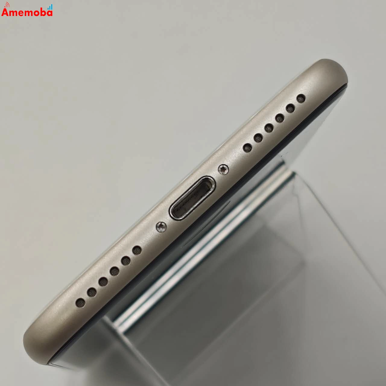 iPhoneSE 第3世代 64GB スターライト MMYD3J/A docomo版SIMフリー 美品