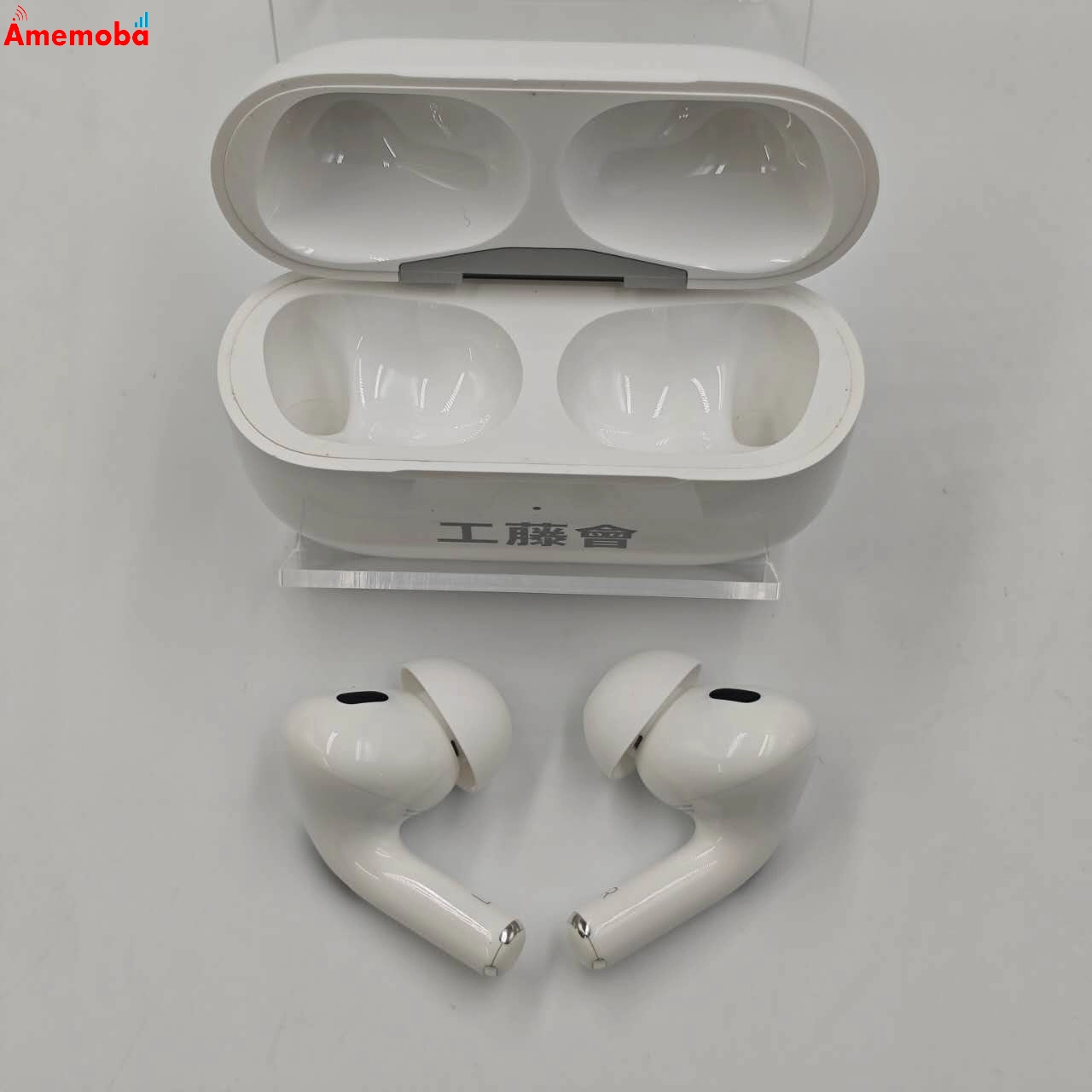 Airpods Pro 第2世代 MagSafe 充電ケース (Lightning) 付き ホワイト A2698