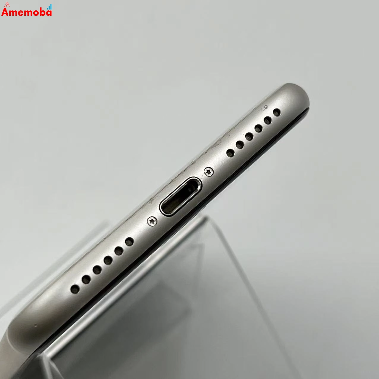 iPhoneSE 第3世代 64GB スターライト MMYD3J/A docomo版SIMフリー 美品