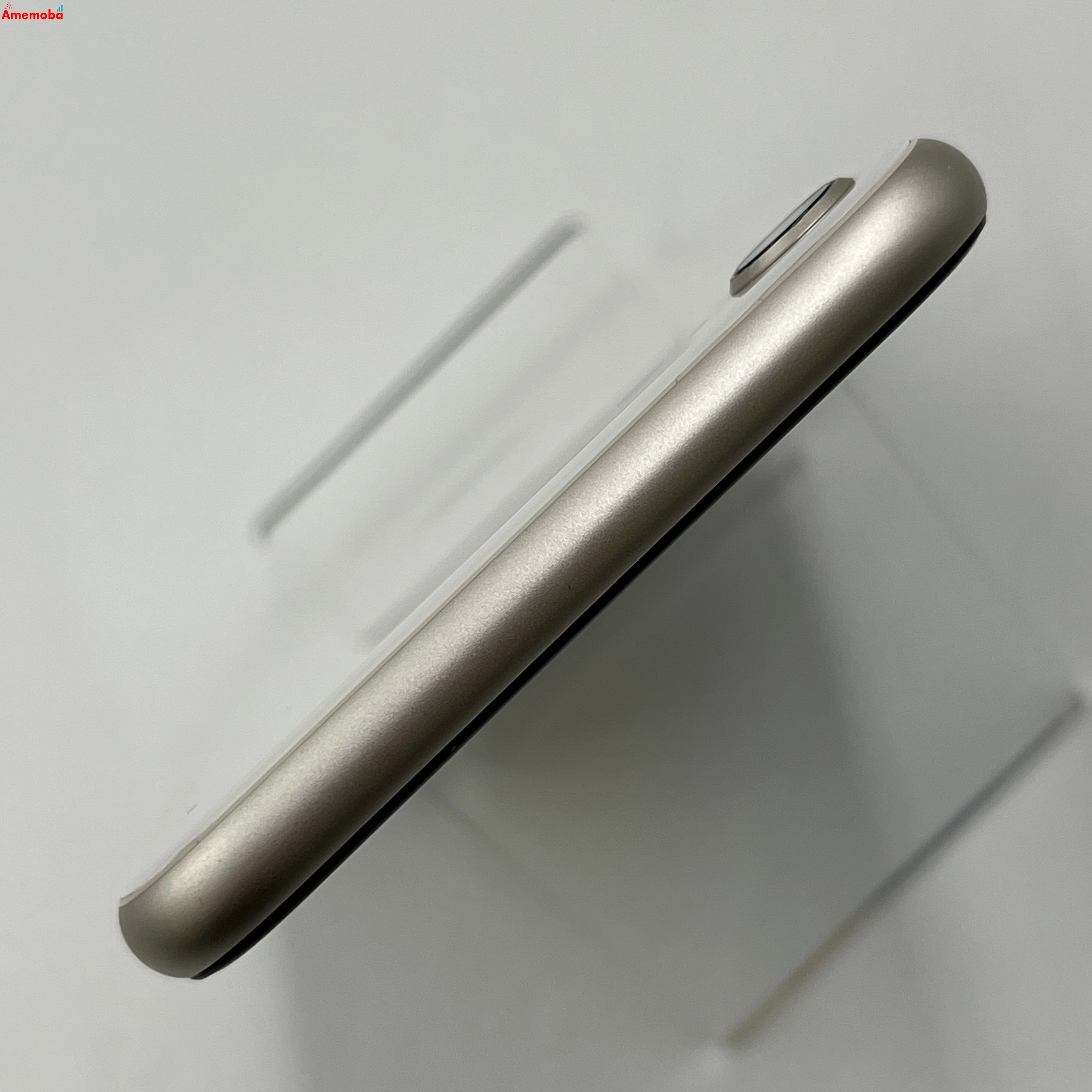 iPhoneSE 第3世代 64GB スターライト MMYD3J/A AU版SIMフリー