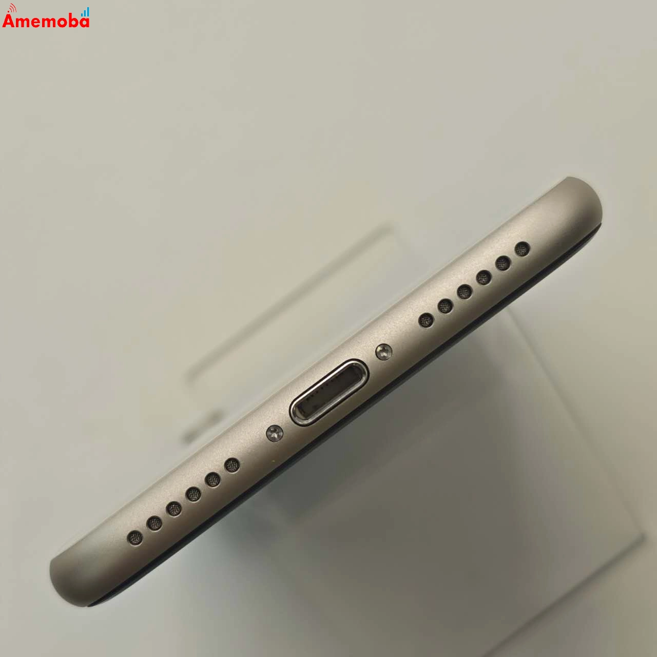 iPhoneSE 第3世代 64GB スターライト MMYD3J/A docomo版SIMフリー 極美品