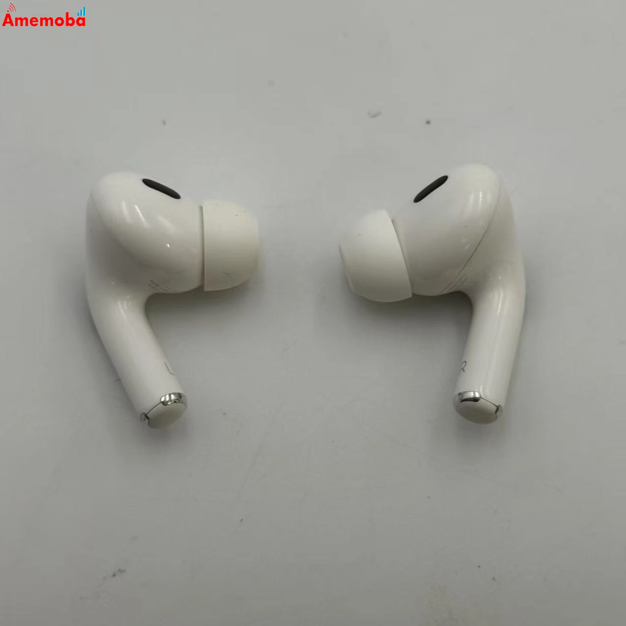 Airpods Pro 第2世代 MagSafe 充電ケース (Lightning) 付き ホワイト A2698