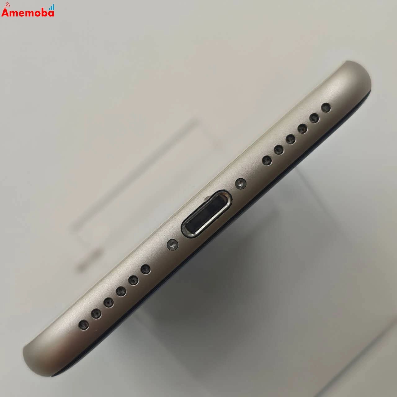 iPhoneSE 第3世代 64GB スターライト MMYD3J/A docomo版SIMフリー 美品