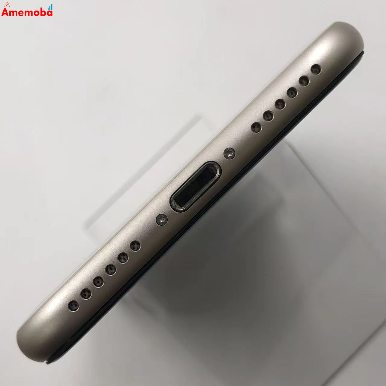 iPhoneSE 第3世代 128GB スターライト MMYG3J/A docomo版SIMフリー 美品