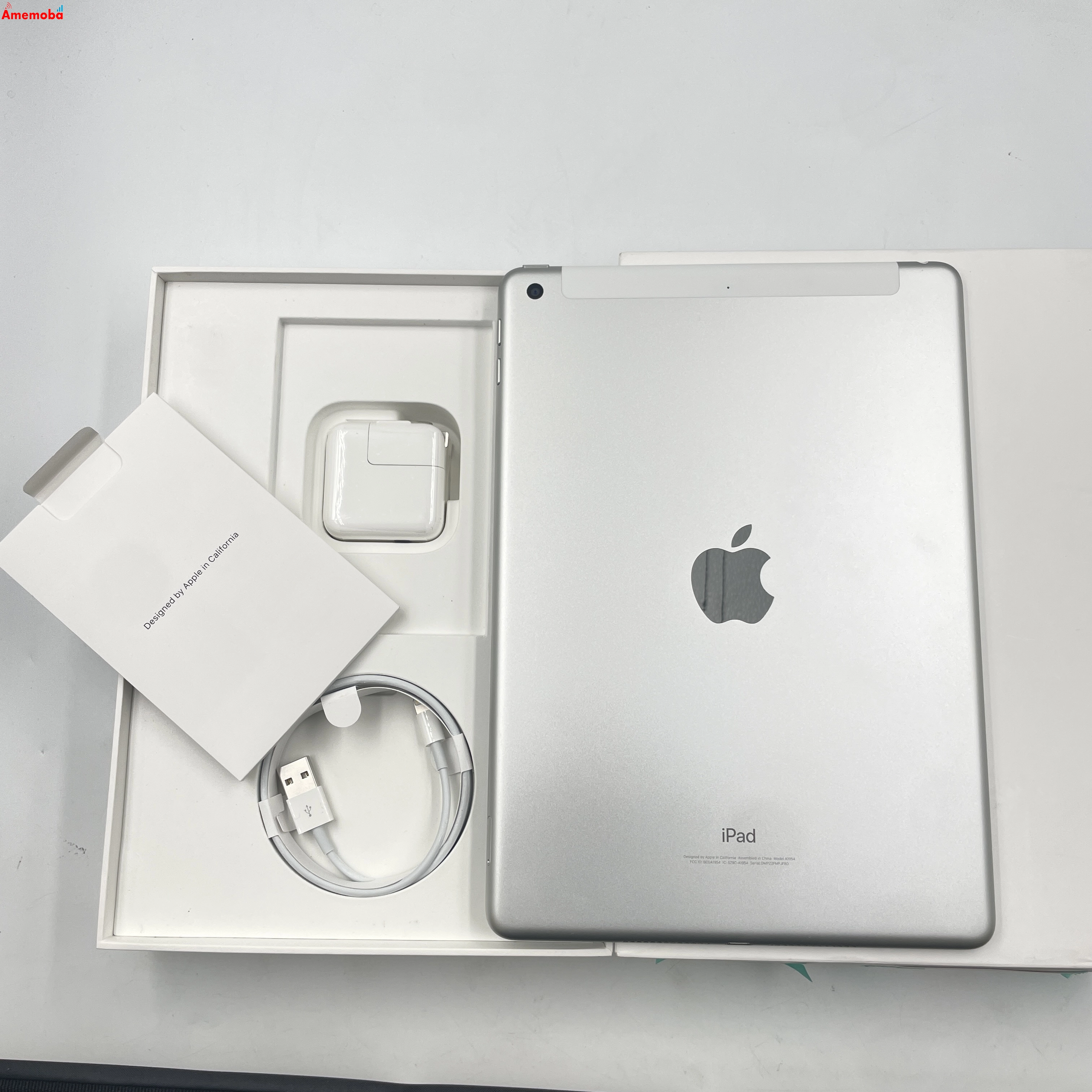 iPad 第6世代 Wi-Fi+Cellularモデル 32GB シルバー MR6P2J/A docomo版SIMフリー 未使用品
