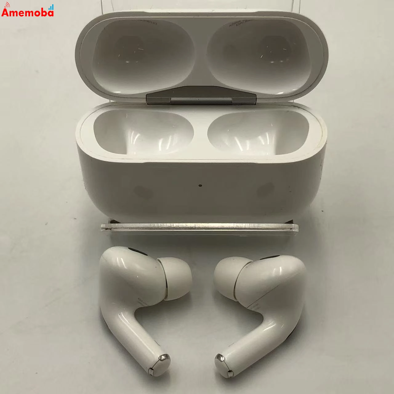 AirPods Pro 第2世代 MagSafe充電ケース(USB-C)付き ホワイト MTJV3J/A