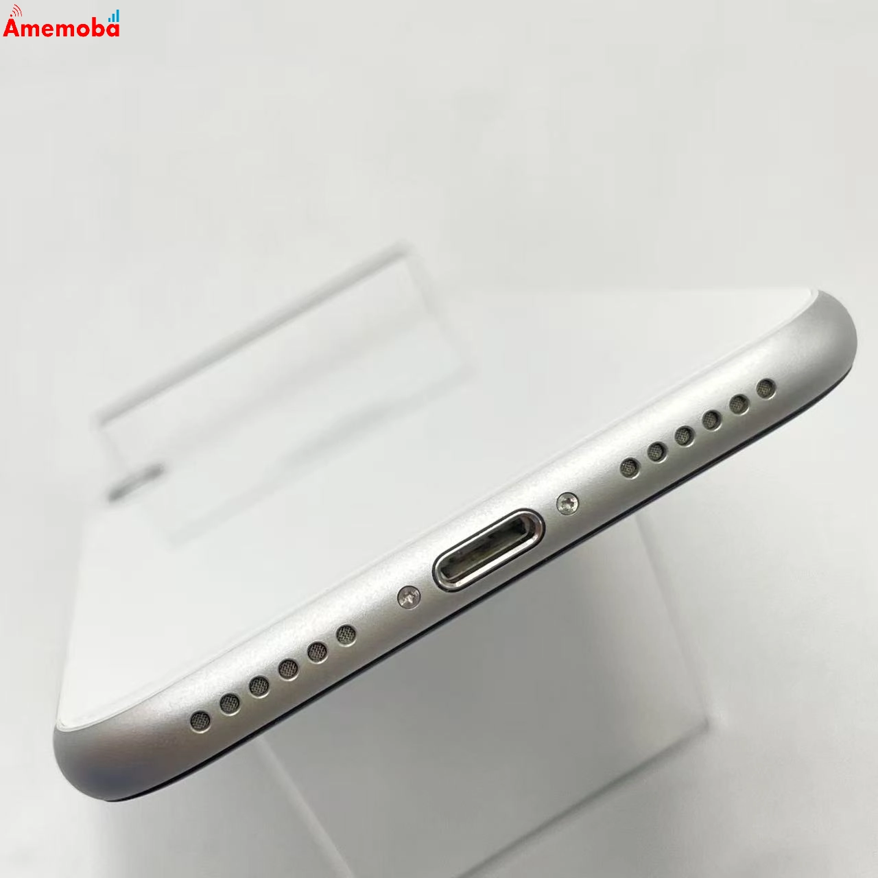 iPhoneSE 第2世代 64GB ホワイト MHGQ3J/A docomo版SIMフリー 極美品