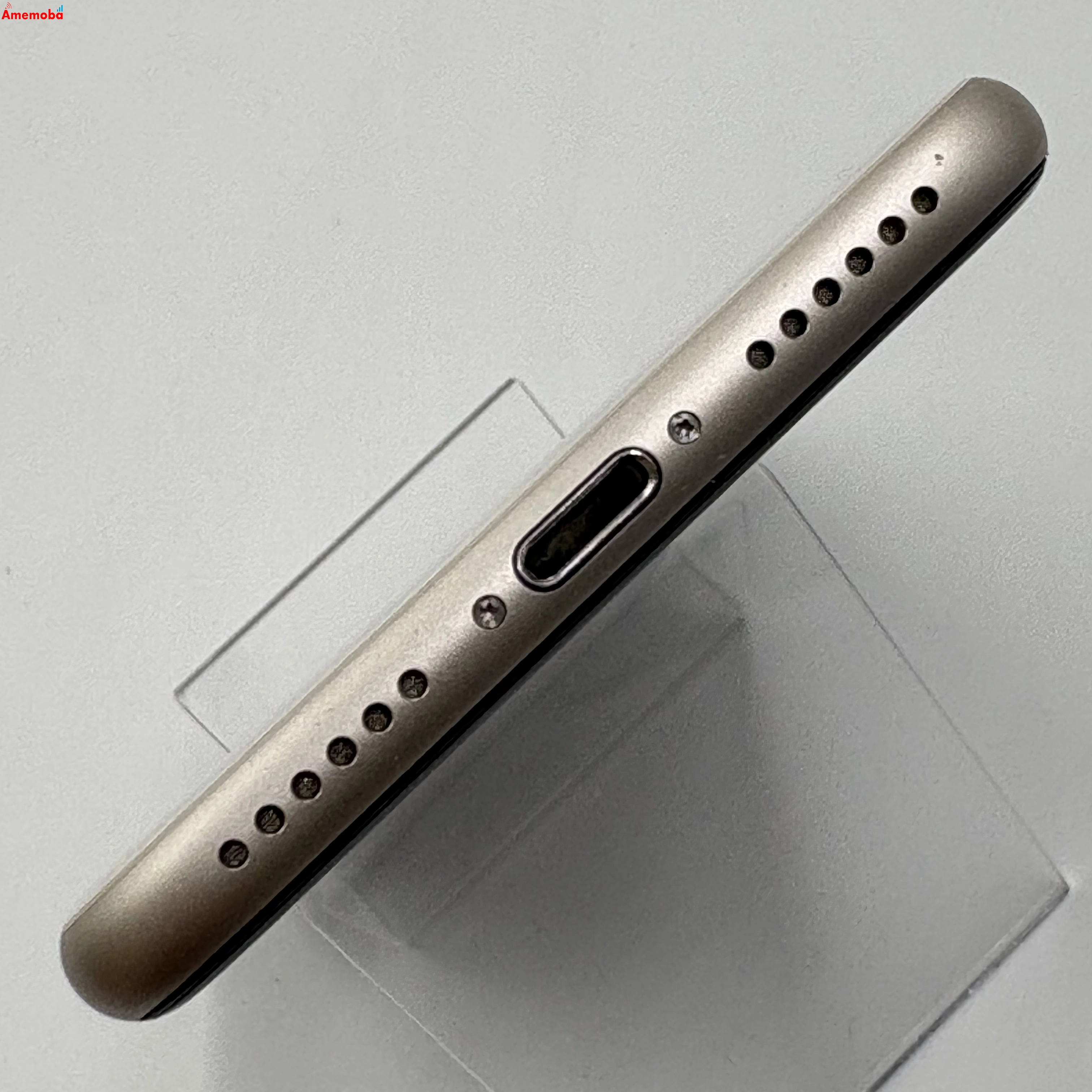 iPhoneSE 第3世代 128GB スターライト MMYG3J/A docomo版SIMフリー 美品
