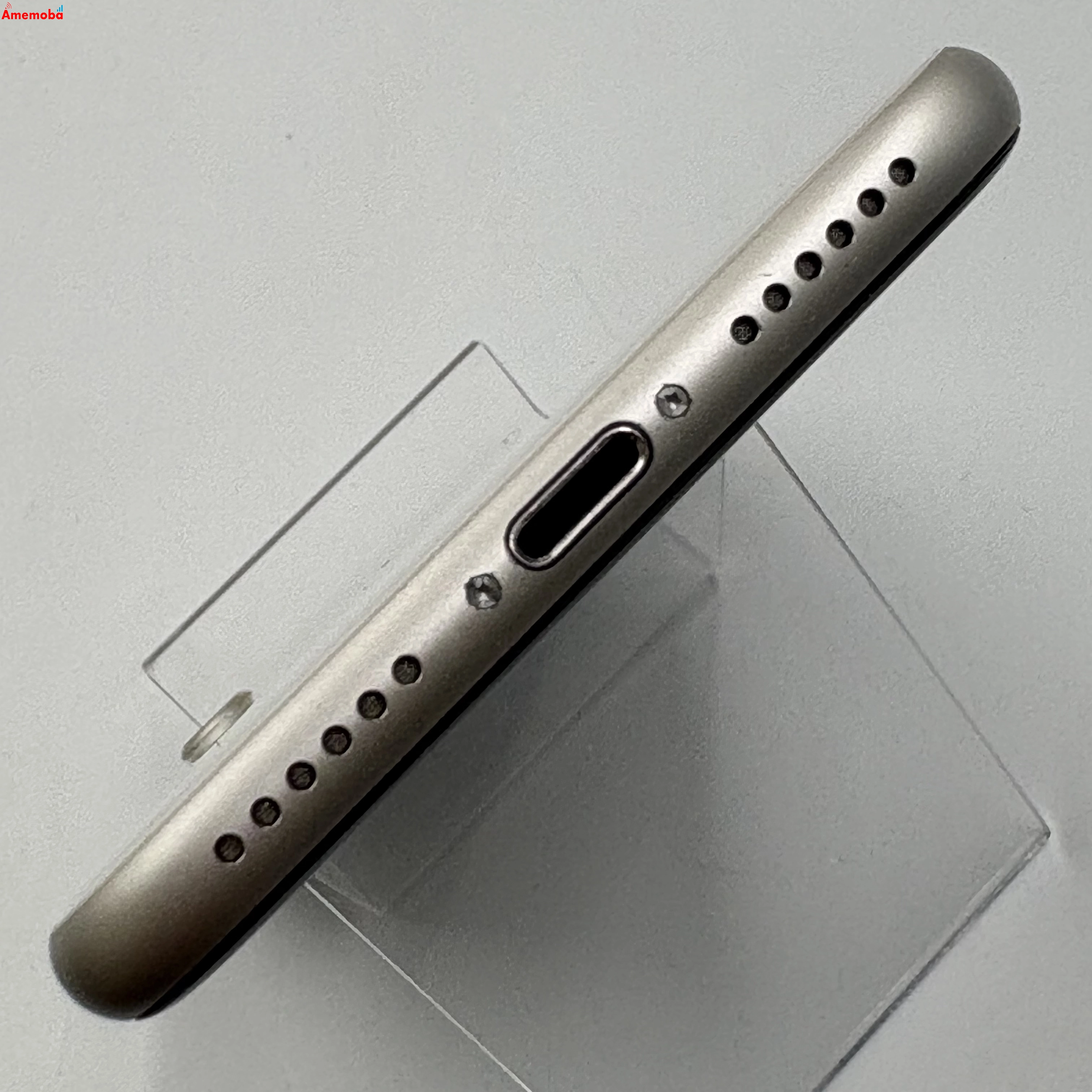 iPhoneSE 第3世代 128GB スターライト MMYG3J/A docomo版SIMフリー