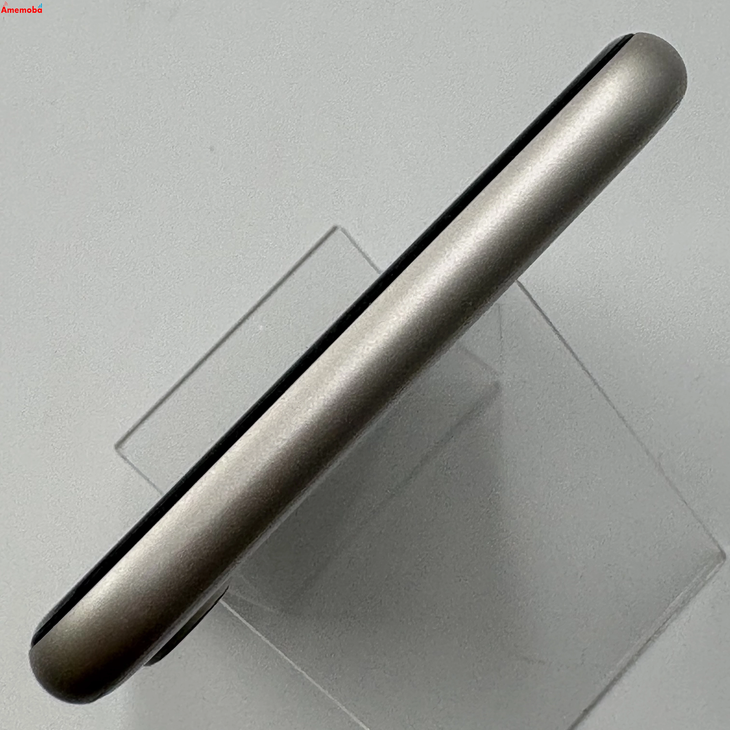 iPhoneSE 第3世代 128GB スターライト MMYG3J/A docomo版SIMフリー