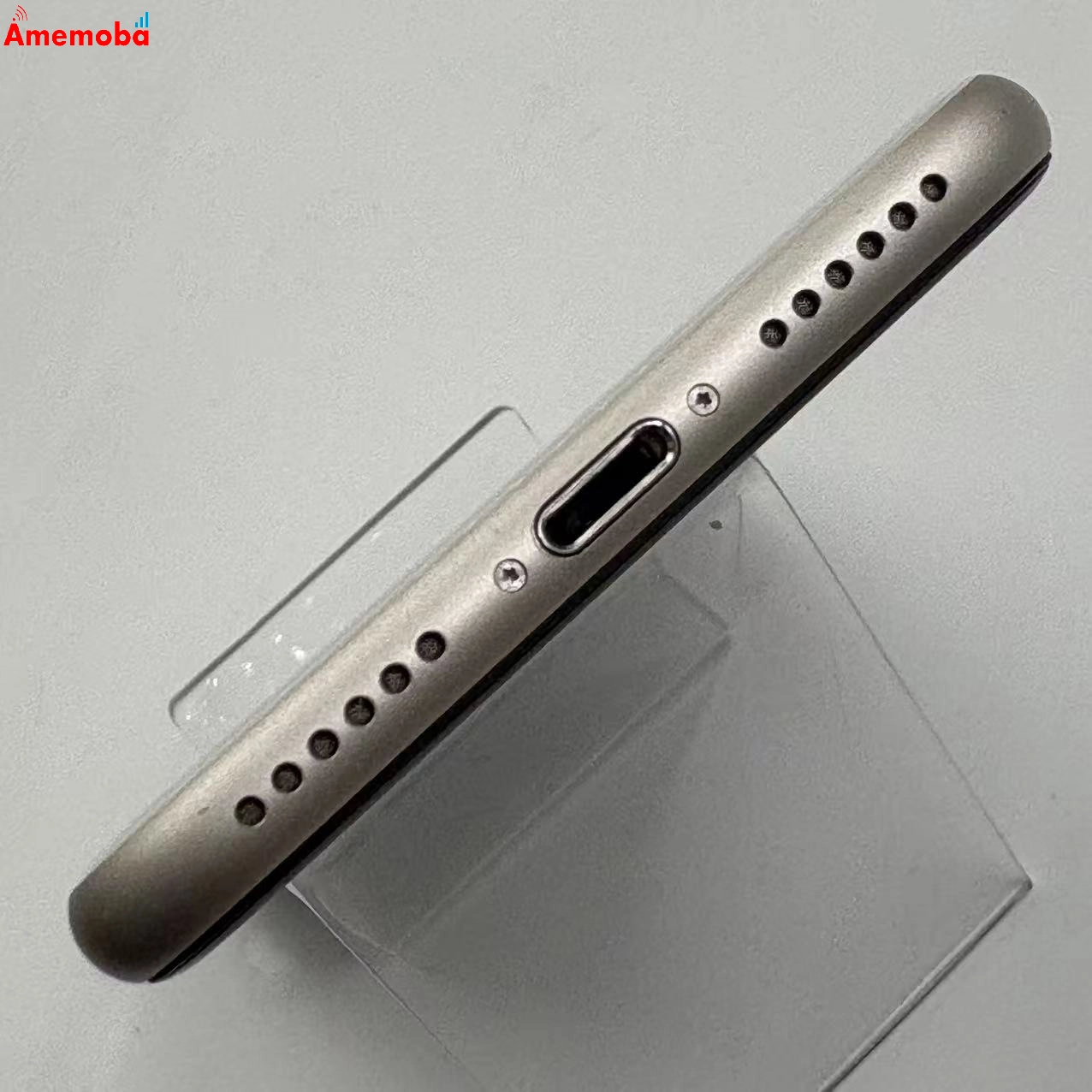 iPhoneSE 第3世代 128GB スターライト MMYG3J/A docomo版SIMフリー