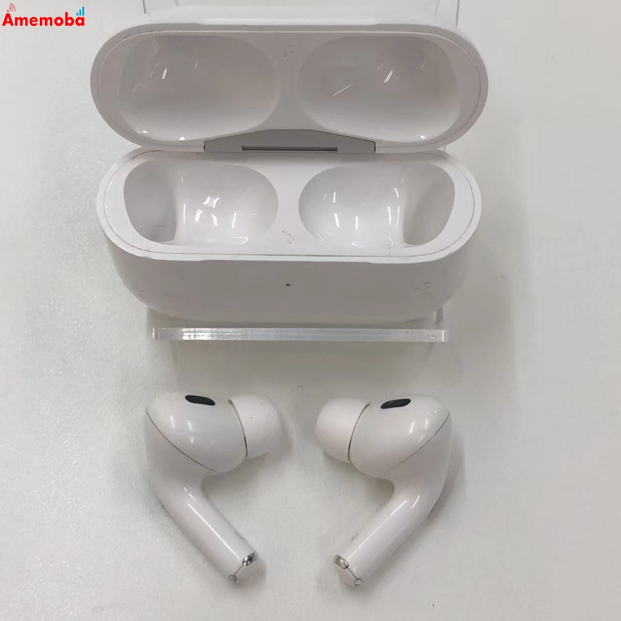 Airpods Pro 第2世代 MagSafe 充電ケース (Lightning) 付き ホワイト MQD83J/A
