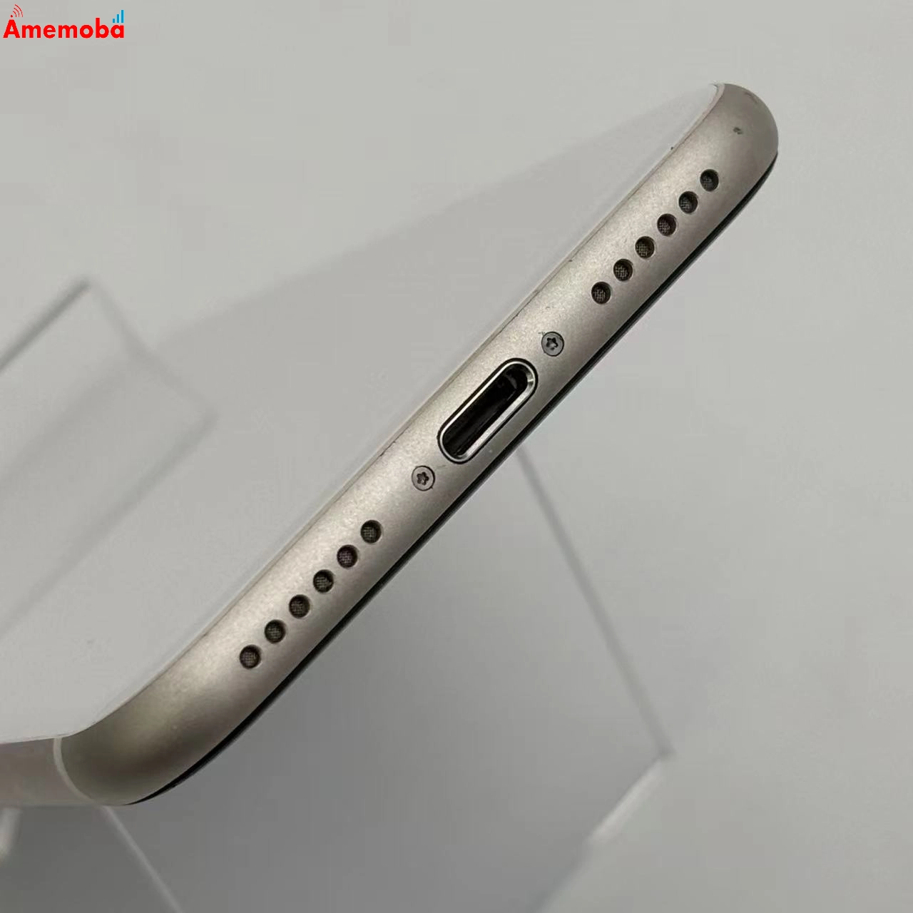iPhoneSE 第3世代 64GB スターライト MMYD3J/A docomo版SIMフリー