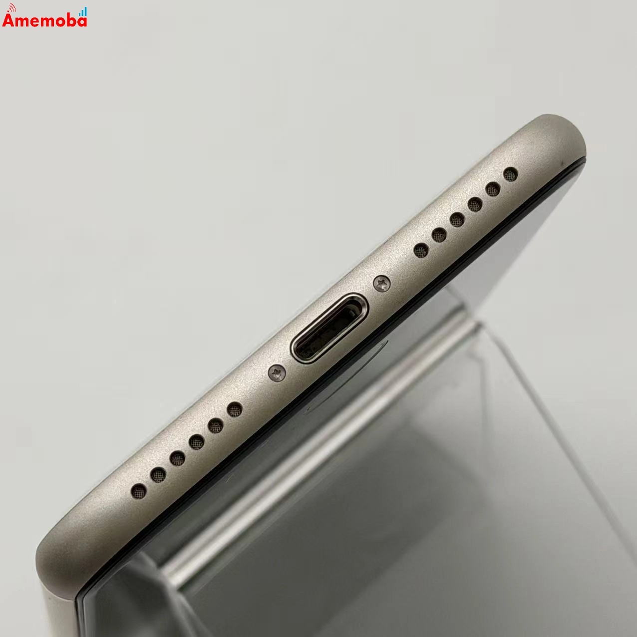 iPhoneSE 第3世代 64GB スターライト MMYD3J/A docomo版SIMフリー 極美品