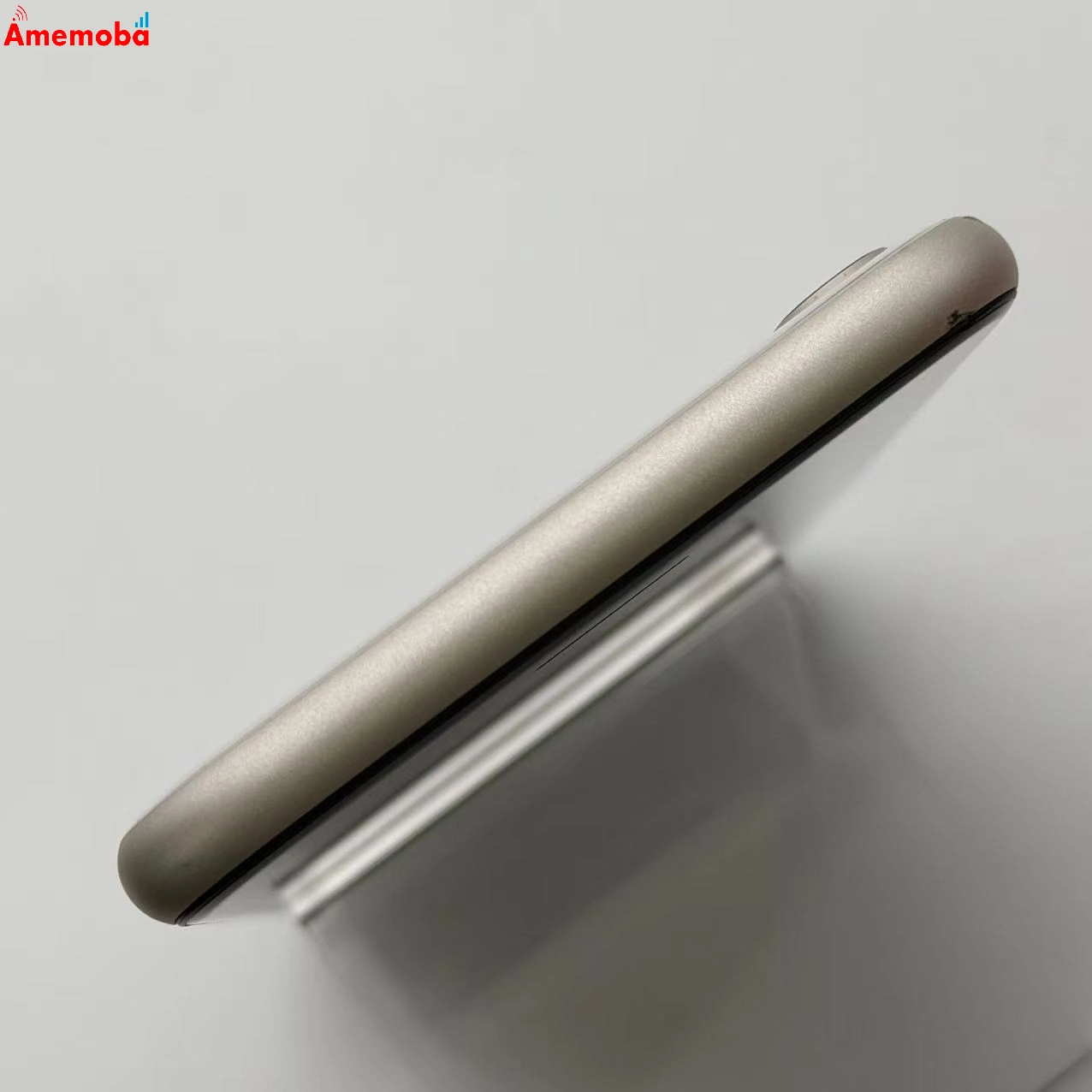 iPhoneSE 第3世代 64GB スターライト MMYD3J/A docomo版SIMフリー 美品