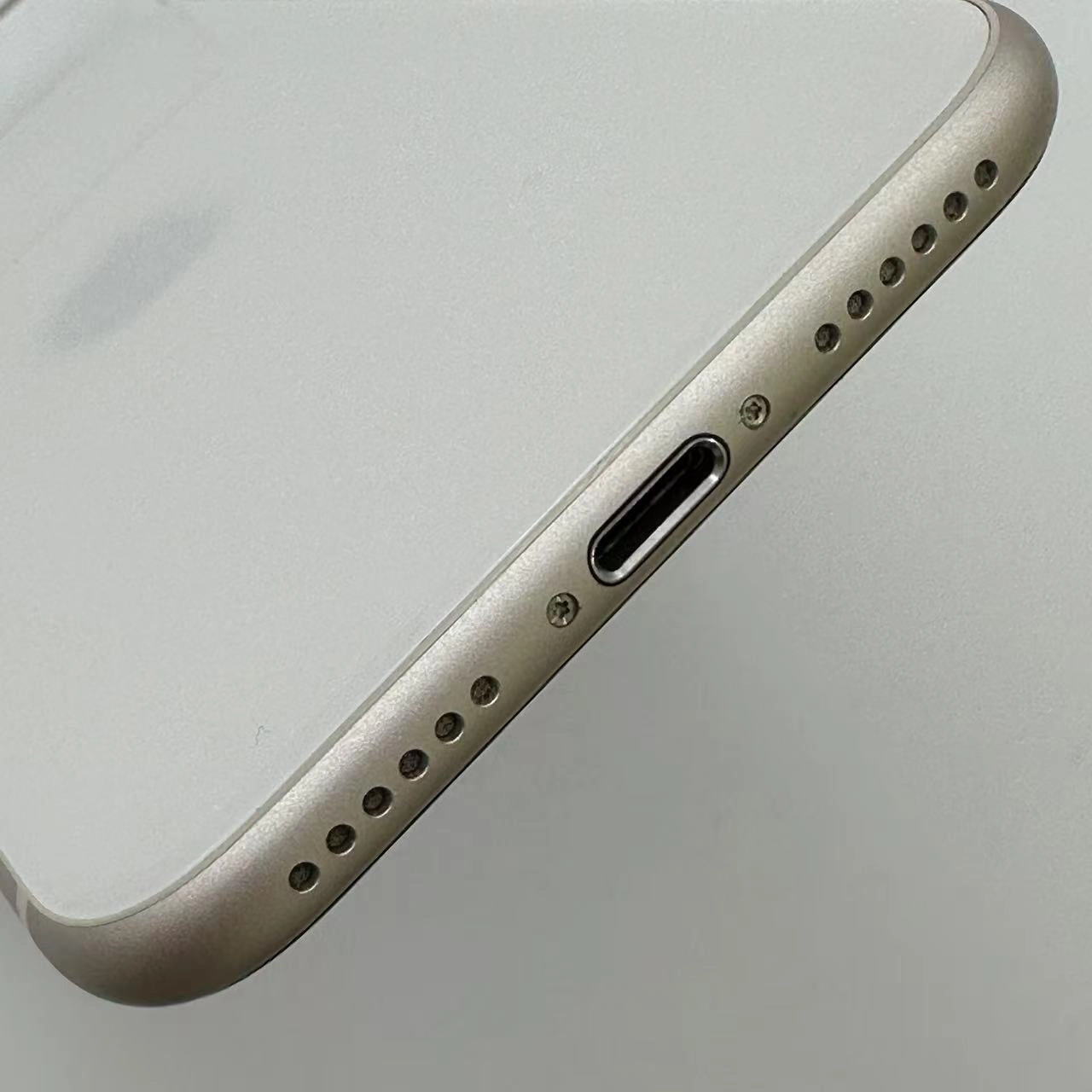 iPhoneSE 第3世代 64GB スターライト MMYD3J/A SoftBank版SIMフリー